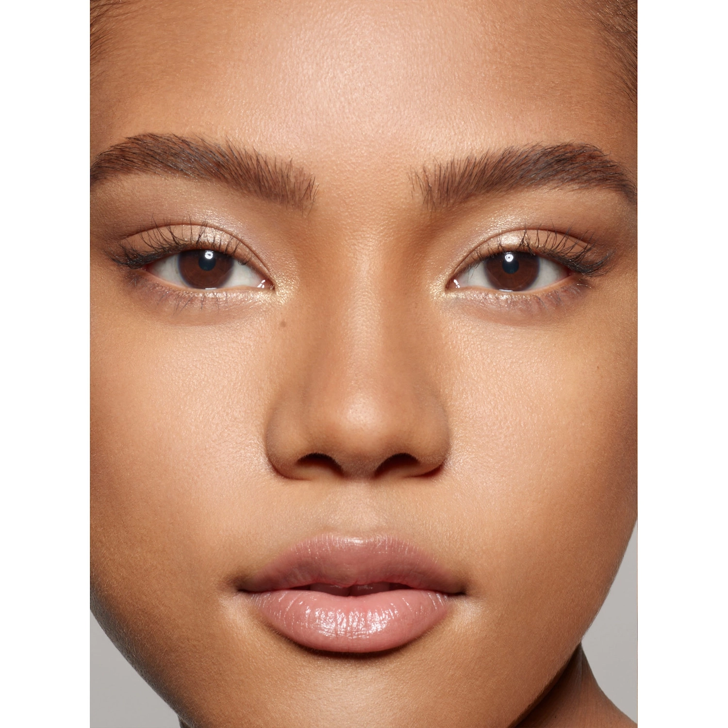 PAT McGRATH LABS Sublime Perfection Concealer M17 - Medium with Neutral Undertones - Image 5