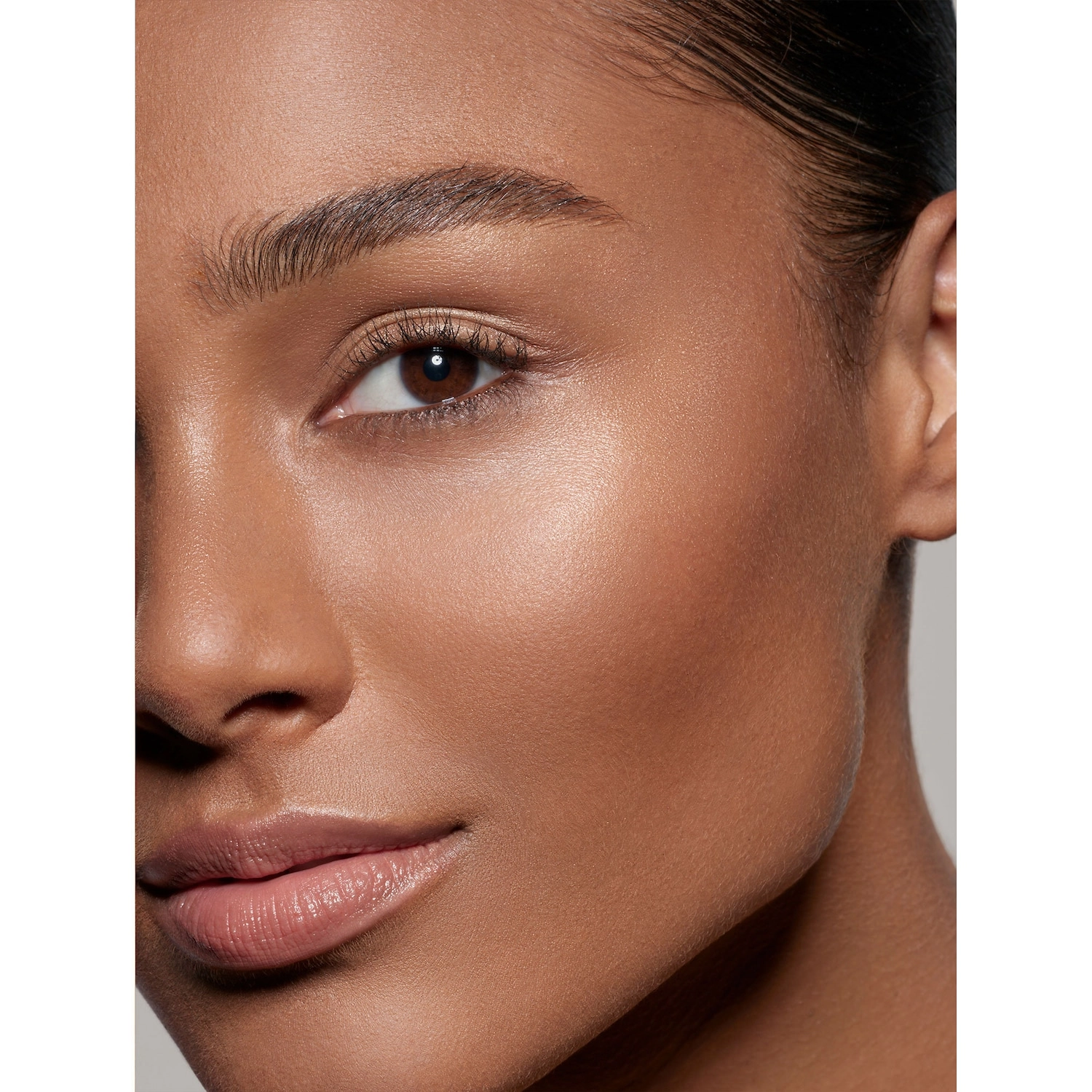 PAT McGRATH LABS Sublime Perfection Concealer MD24 - Medium Deep with Neutral Undertones - Image 5