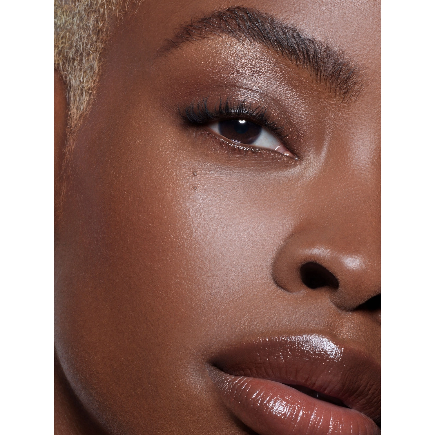 PAT McGRATH LABS Sublime Perfection Concealer D31 - Deep with Peach Neutral Undertones - Image 5