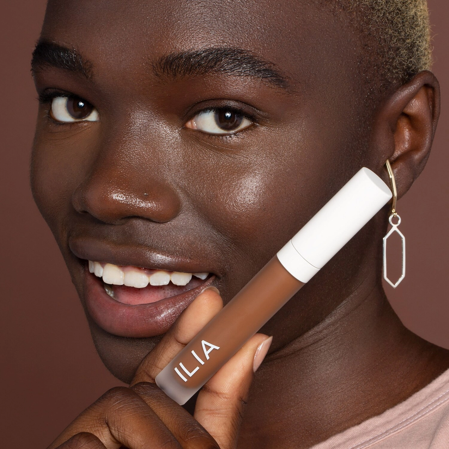 ILIA True Skin Serum Concealer with Vitamin C in Cacao SC9 - Extra Deep with Cool Undertones - Image 2