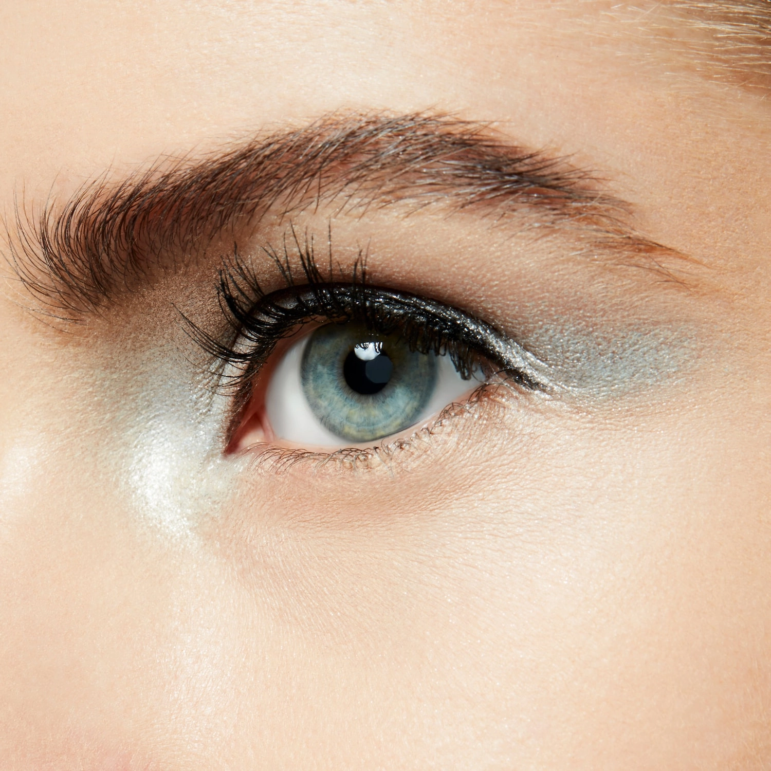MAC Cosmetics Dazzleshadow Extreme - Discotheque Silver - Image 7
