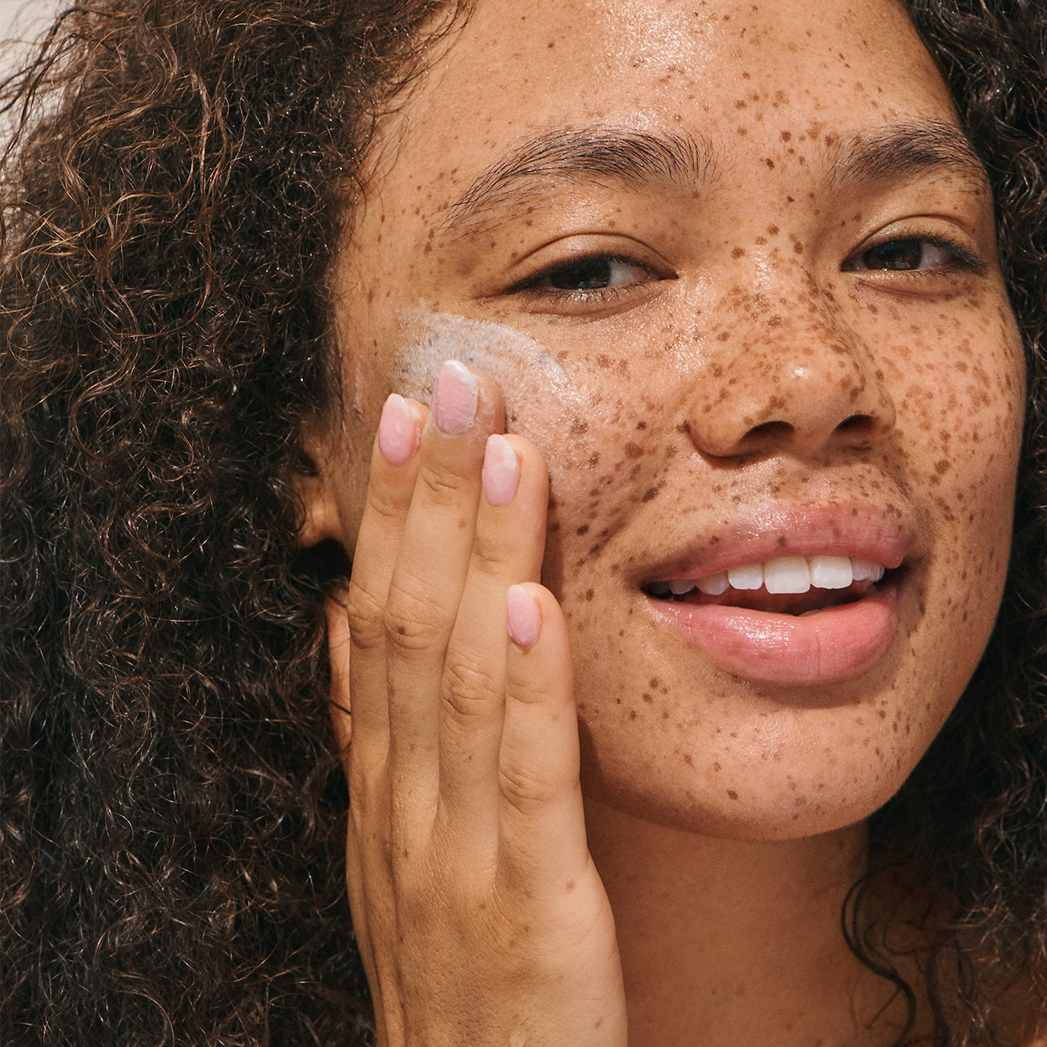 Josie Maran Pineapple Enzyme Pore Clearing Cleanser 5 oz/ 150 mL - Image 4