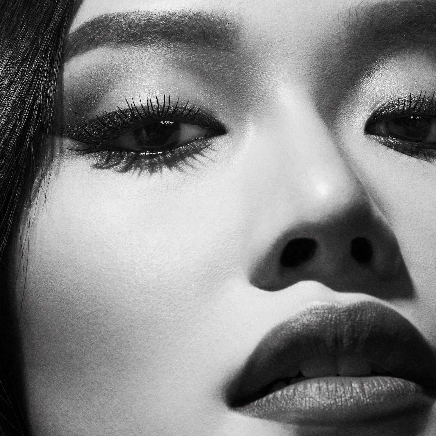 Fenty Beauty by Rihanna Mini Full Frontal Volume, Lift & Curl Mascara - Cuz I'm Black - Image 13