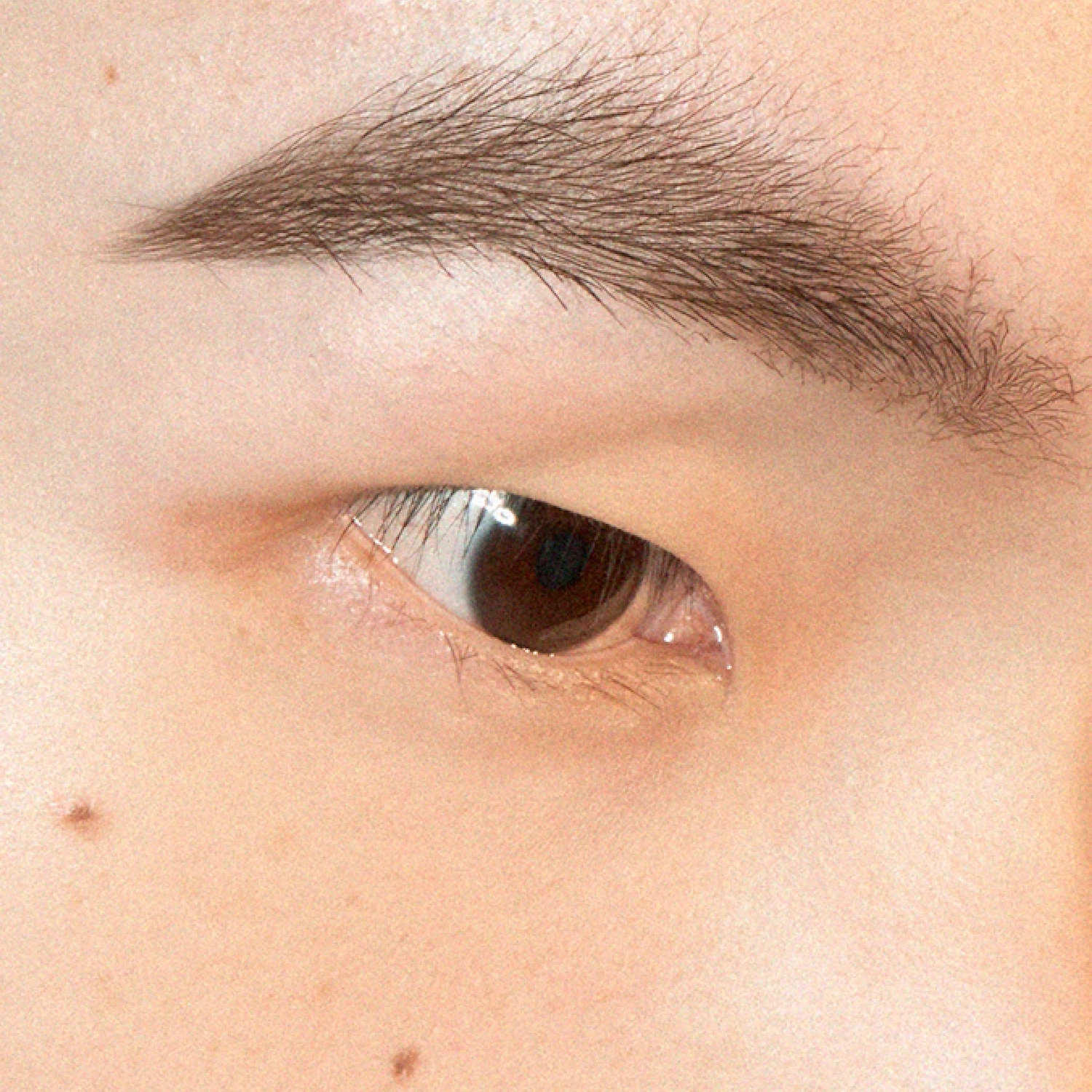 Gucci Long Wearing Eyebrow Pencil Color 4 Brun - Dark Brown Vegan - Image 2
