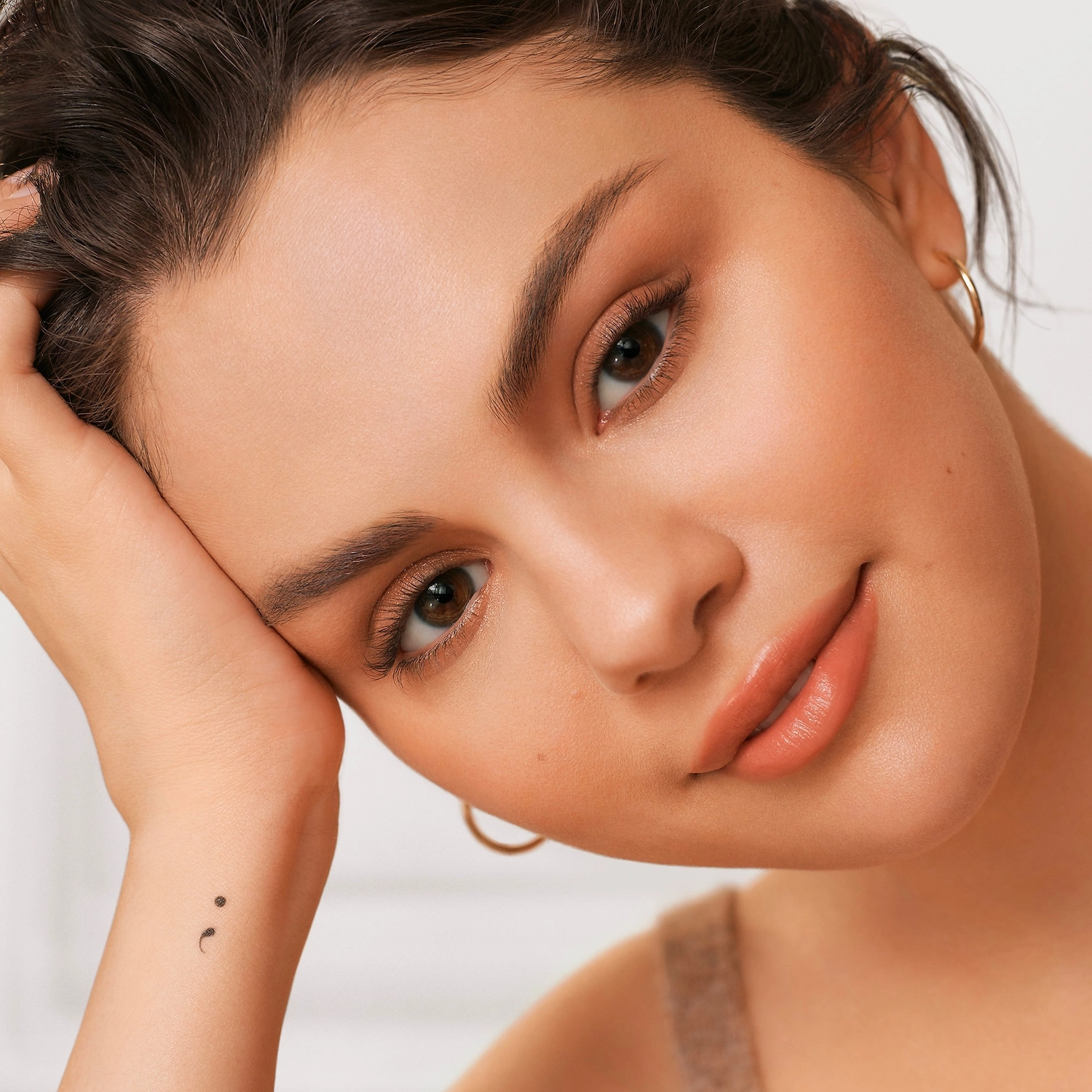 Rare Beauty by Selena Gomez Liquid Touch Brightening Concealer 370N - Medium Tan with Neutral Golden Undertones - Image 6