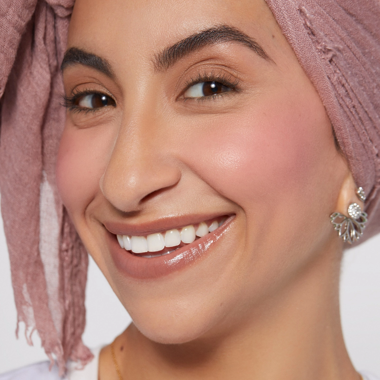 Rare Beauty Soft Pinch Liquid Blush in Lucky - Dewy Hot Pink - Image 6