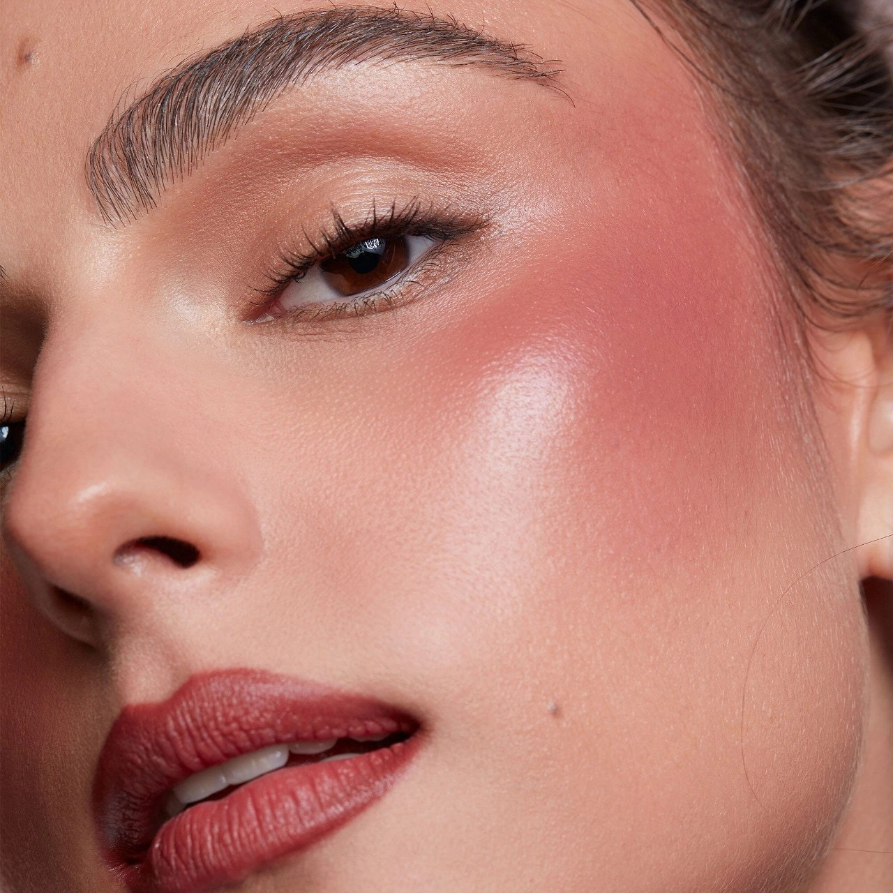 PATRICK TA Major Headlines Double-Take Crème & Powder Blush Duo - Oh She's Different - Image 5