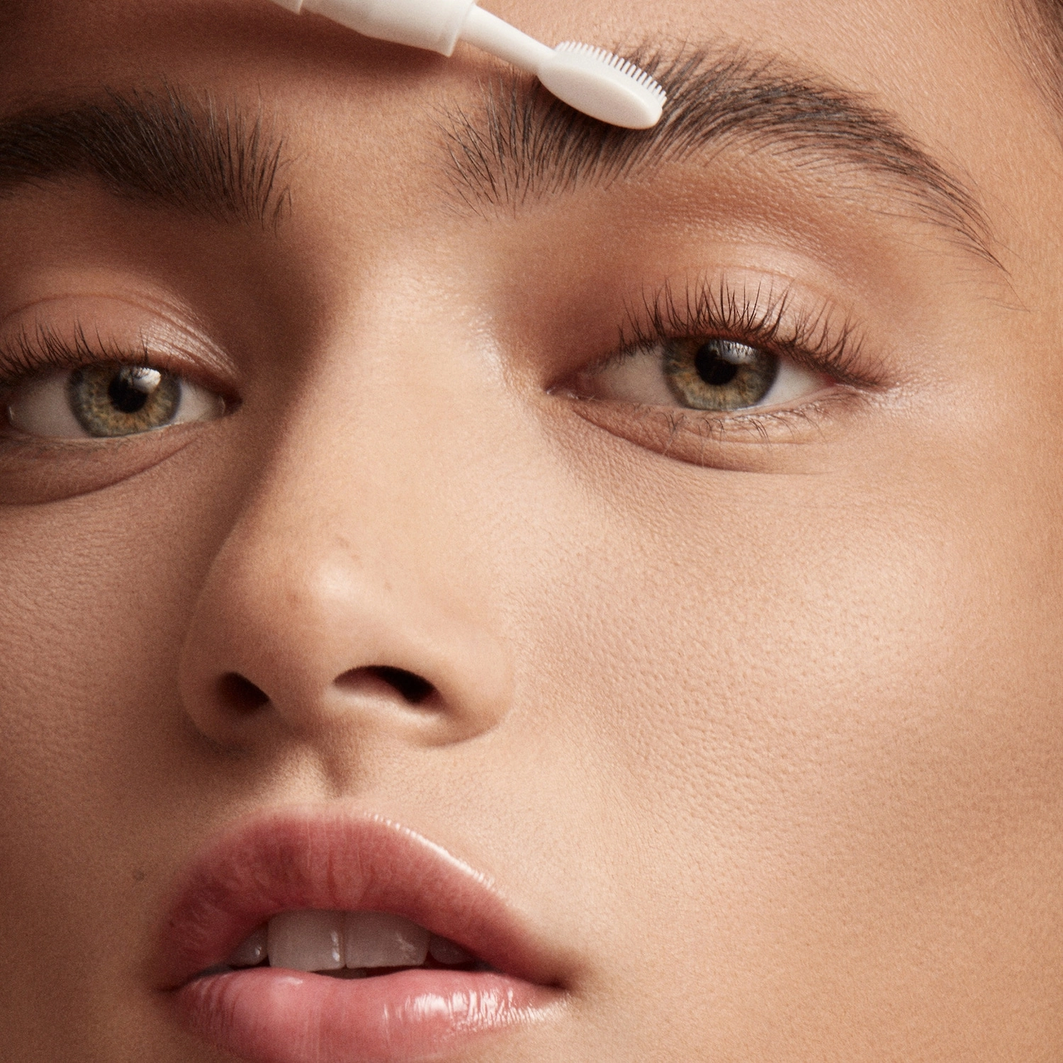 Fenty Beauty by Rihanna Brow MVP Sculpting Wax Pencil & Styler - Clear, Long-Wear Brow Wax - Image 4