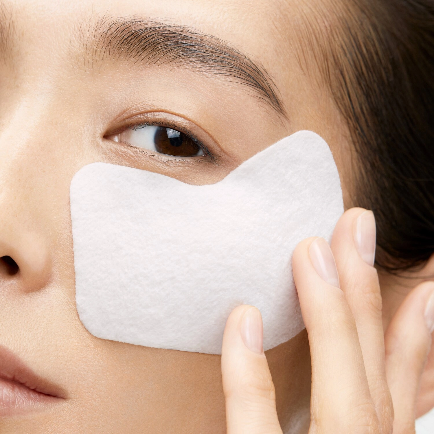 Shiseido Vital Perfection Uplifting and Firming Express Eye Mask - Image 4