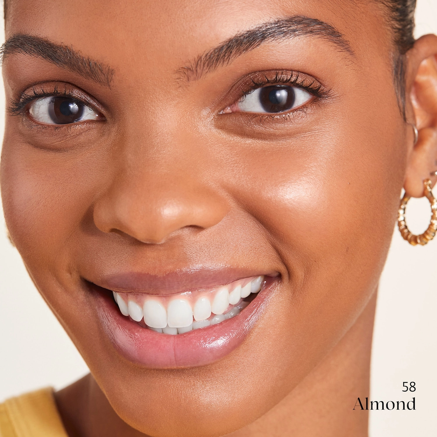 Microsmooth Multi-Tasking Baked Face Powder Foundation Color: 58 Almond - Tan with Yellow Undertones - Image 3