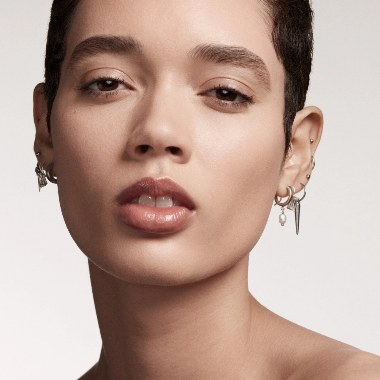 Fenty Beauty by Rihanna Pro Filt’r Soft Matte Longwear Powder Foundation Color 160 - Light Skin with Cool Peach Undertones Vegan - Image 2