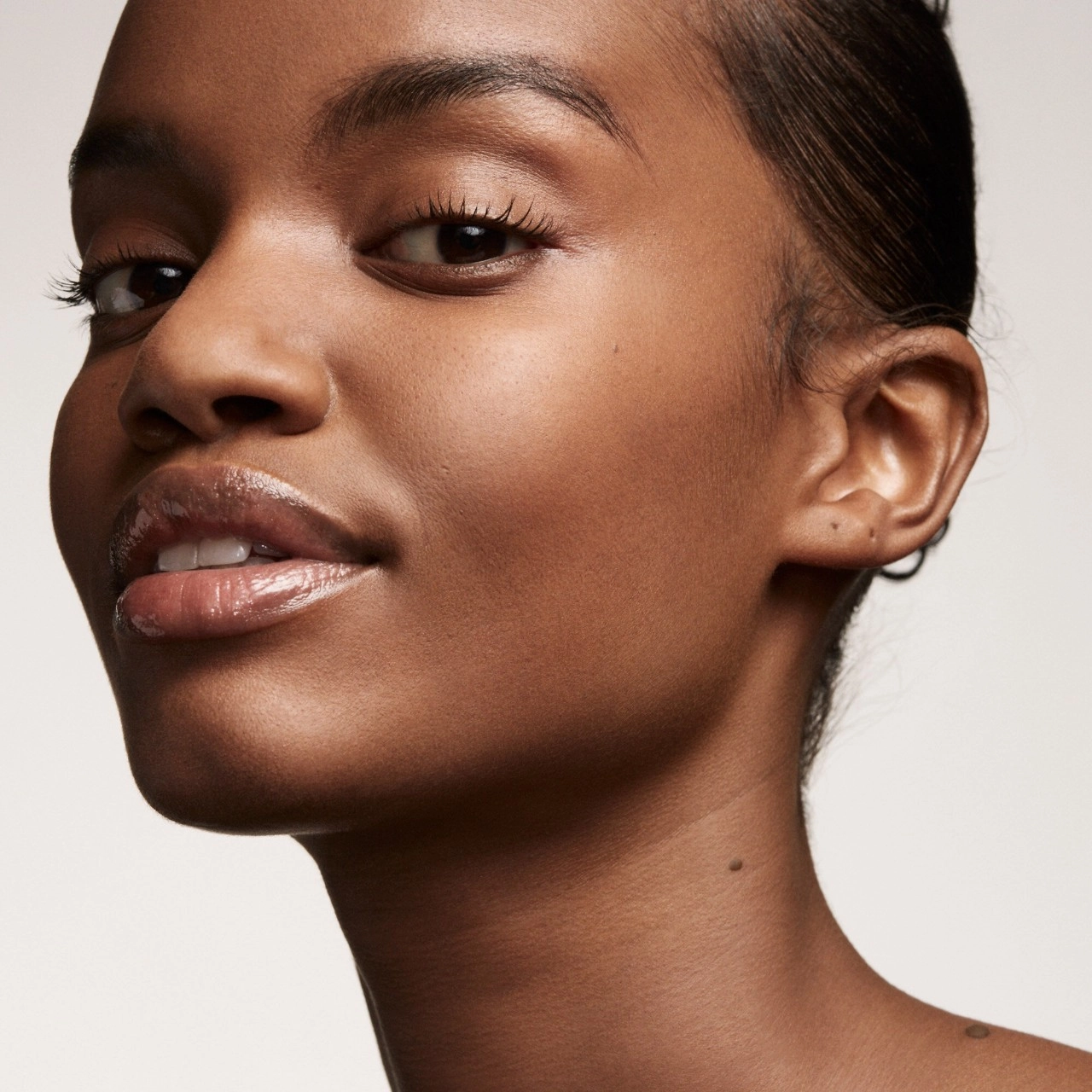 Fenty Beauty by Rihanna Pro Filt’r Soft Matte Longwear Powder Foundation Color 420 - Image 2