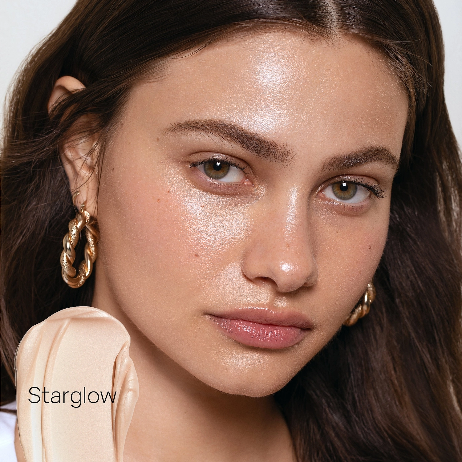 Saie Glowy Super Gel Lightweight Dewy Highlighter Color: Starglow - Universal Champagne - Image 6