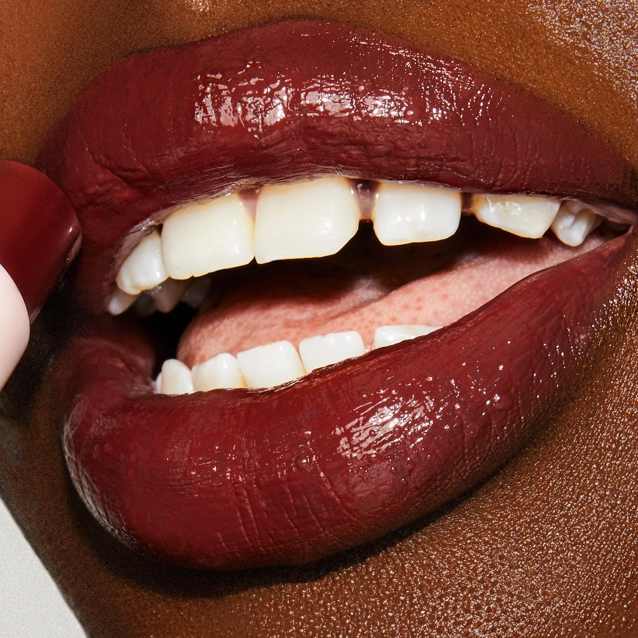 Charlotte Tilbury Hyaluronic Happikiss Lipstick Balm - Happiberry, Vegan, High Shine Finish - Image 3