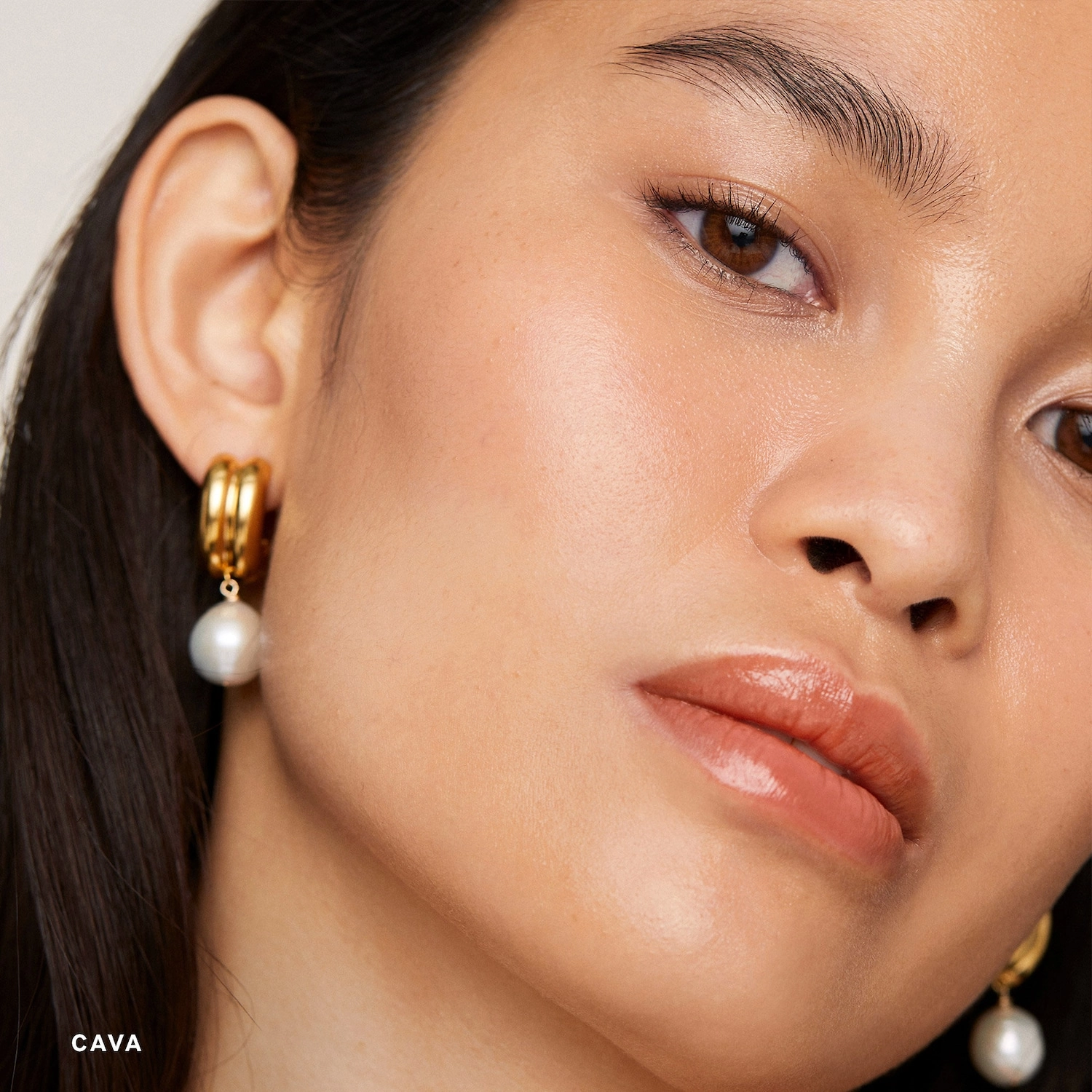 MERIT Day Glow Dewy Highlighting Balm Color: Cava - Champagne Vegan - Image 3