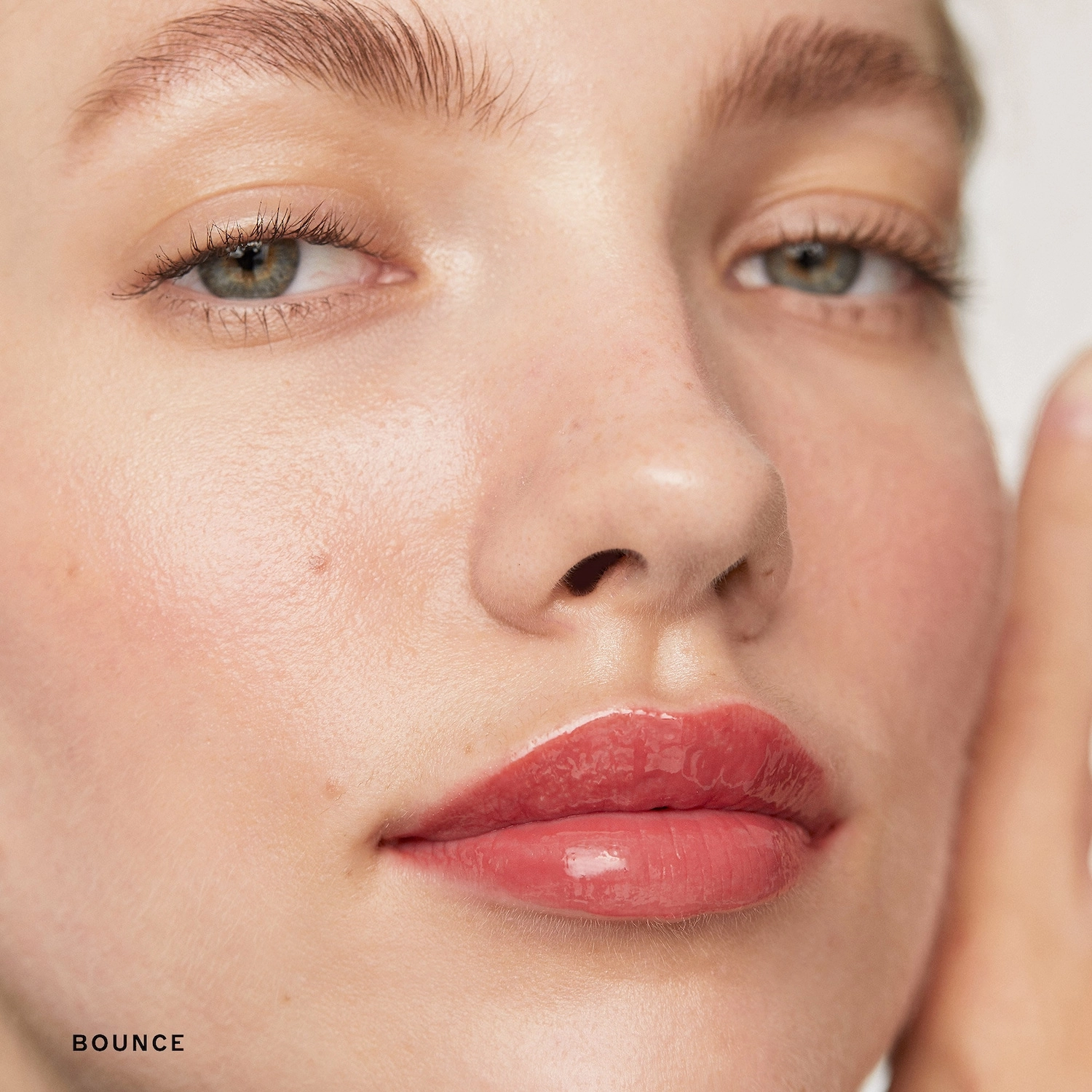 MERIT Day Glow Dewy Highlighting Balm - Bounce Rose Gold Vegan - Image 2