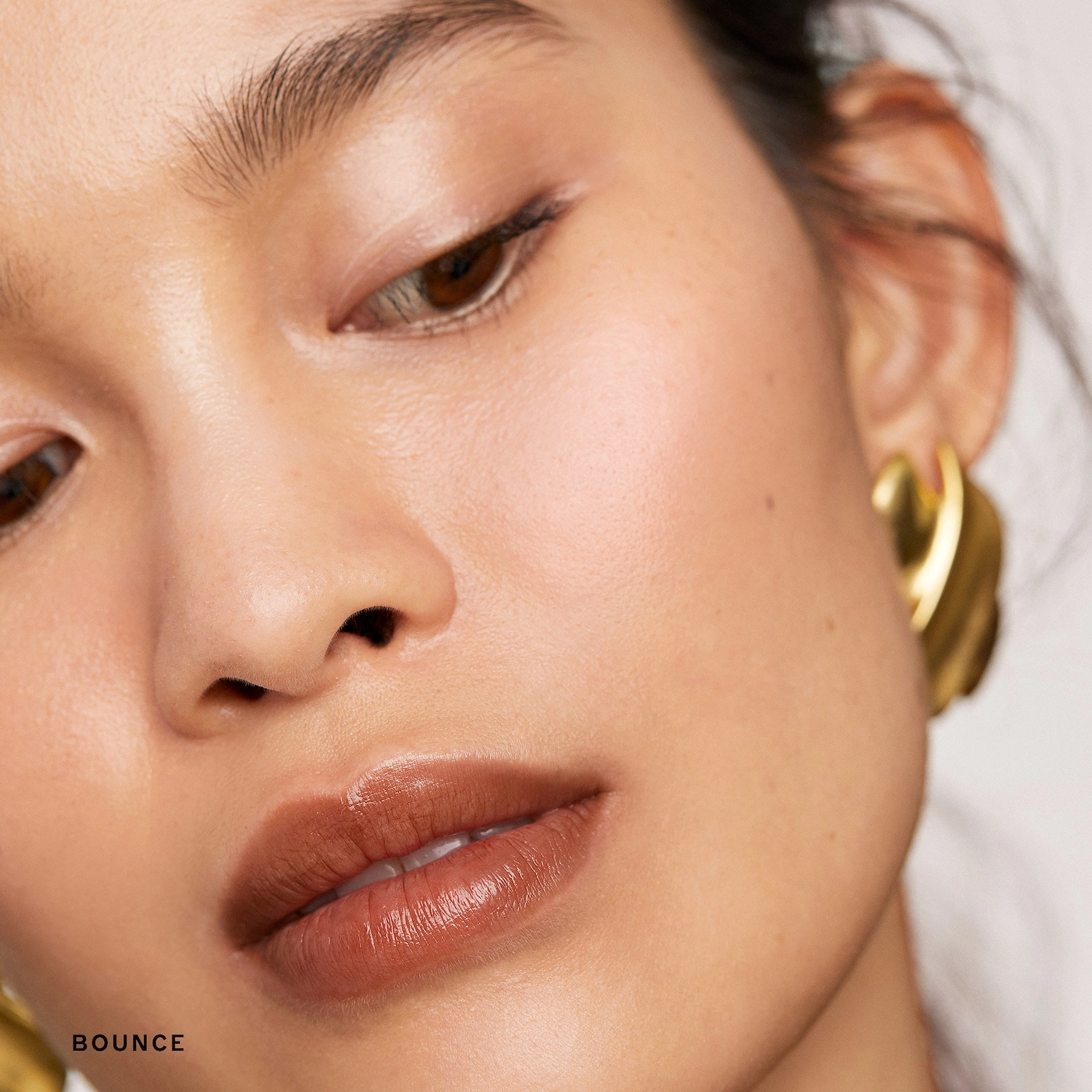 MERIT Day Glow Dewy Highlighting Balm - Bounce Rose Gold Vegan - Image 4