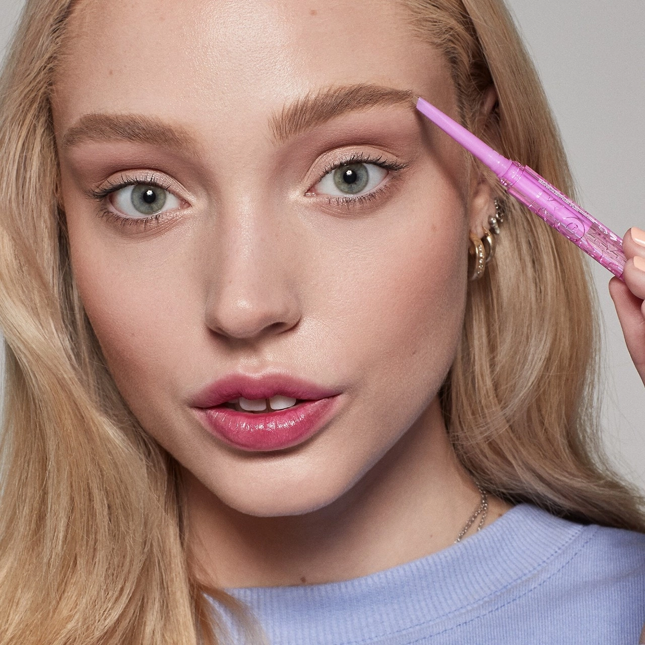 Kosas Brow Pop Dual-Action Filling and Shaping Easy Eyebrow Pencil - Honey Blonde - Image 5