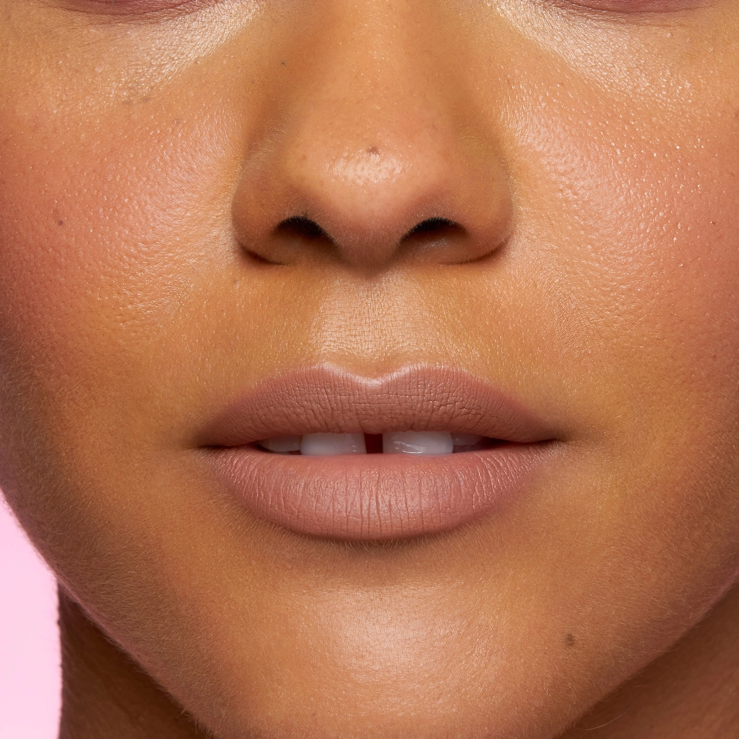 HUDA BEAUTY Lip Contour 2.0 Automatic Matte Lip Pencil - Sandy Beige - Image 4
