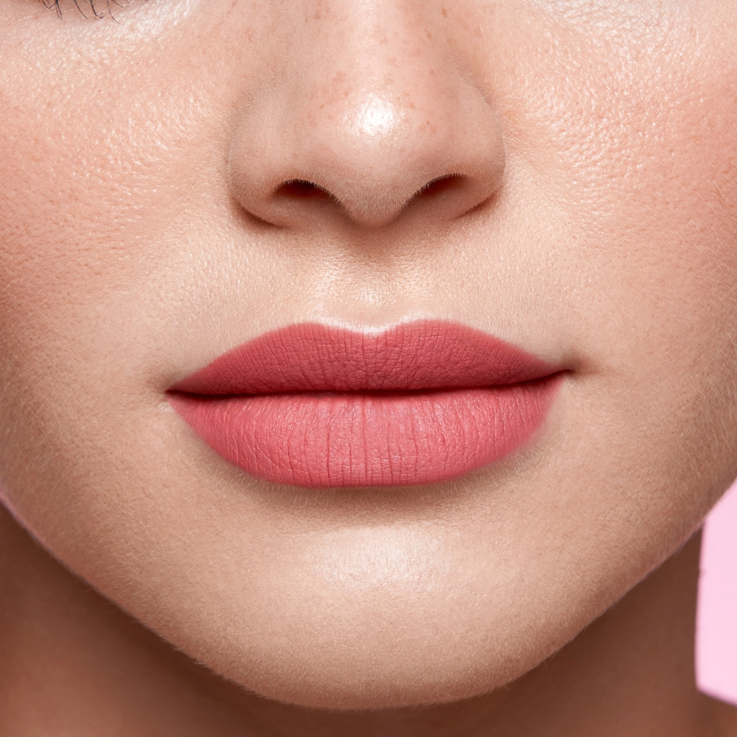 HUDA BEAUTY Lip Contour 2.0 Automatic Matte Lip Pencil - Vivid Pink - Image 4