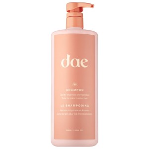 Dae Signature Shampoo Size: 32 oz/.94 L Color Care Frizz Control Clean Hair