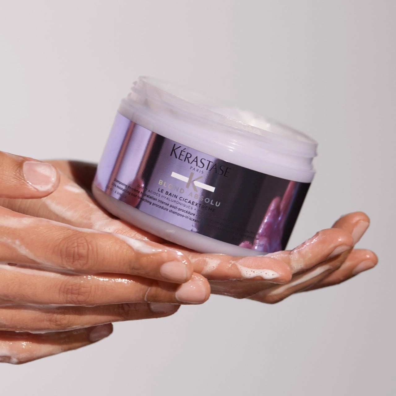 Kérastase Blond Absolu Moisturizing Cream Shampoo for Very Damaged Blonde Hair - 8.5 oz/250 mL - Image 6