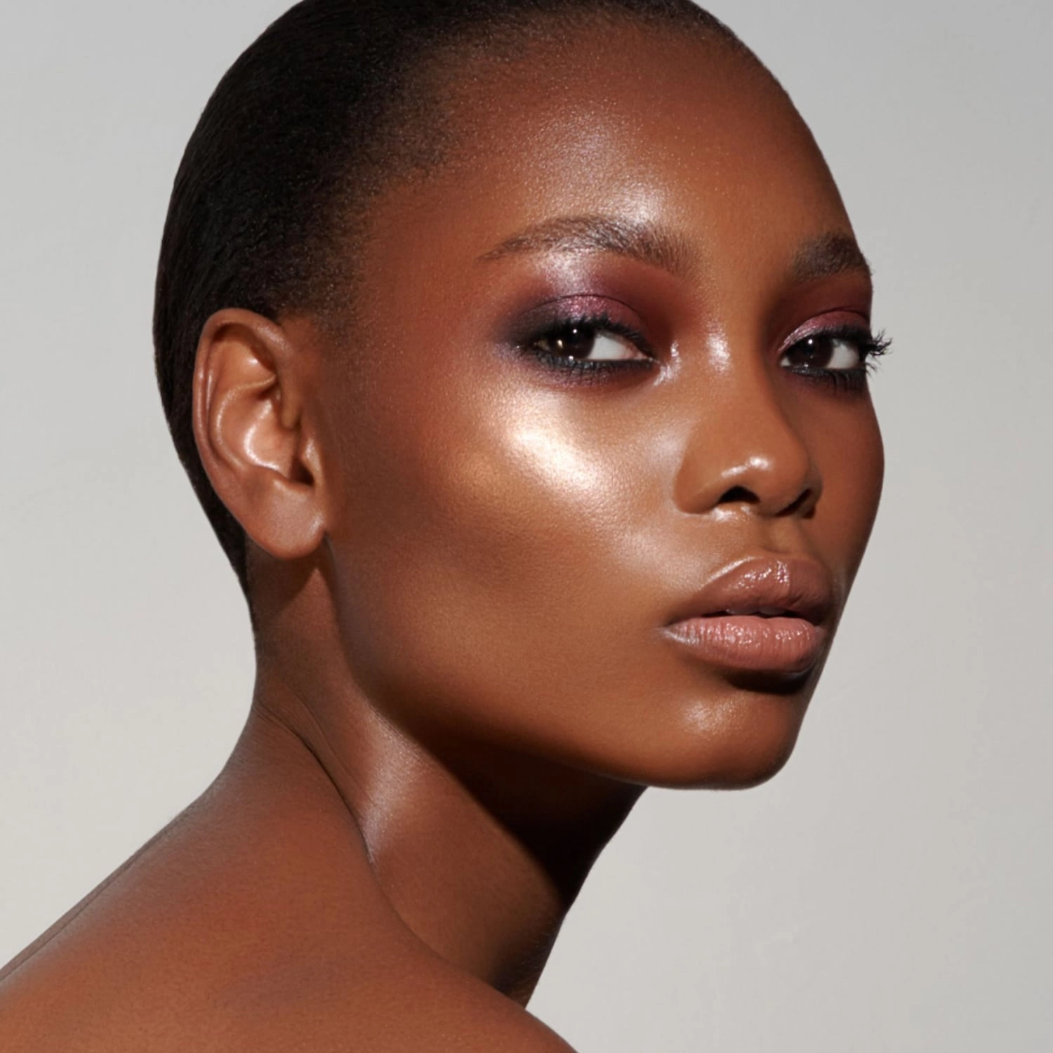 Danessa Myricks Beauty Illuminating Veil Liquid Highlighter Color: Goddess - Warm Copper - Image 7