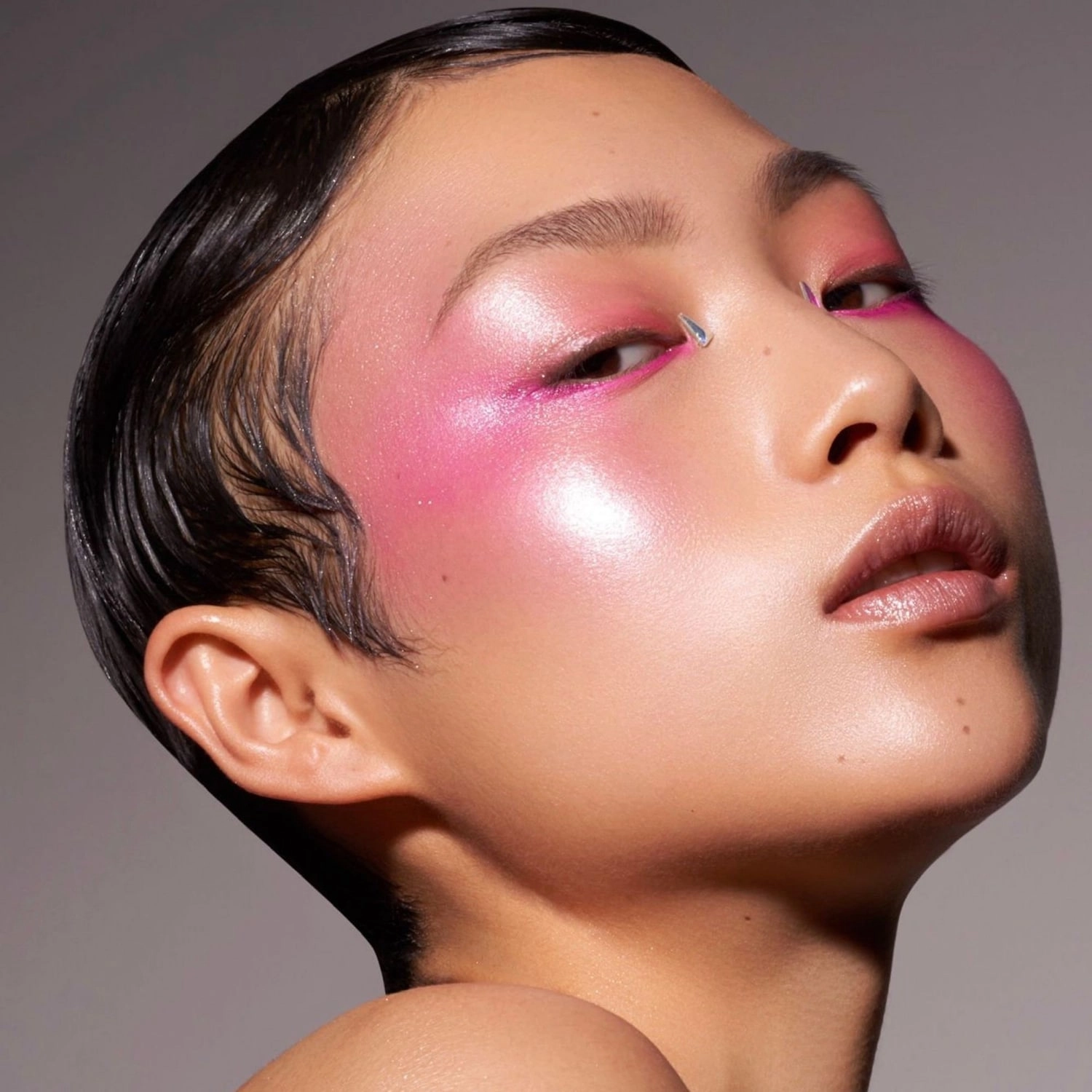 Danessa Myricks Beauty Vision Flush Blush, Eyeshadow and Lip Color in Tutu - Vibrant Fuscia - Image 4