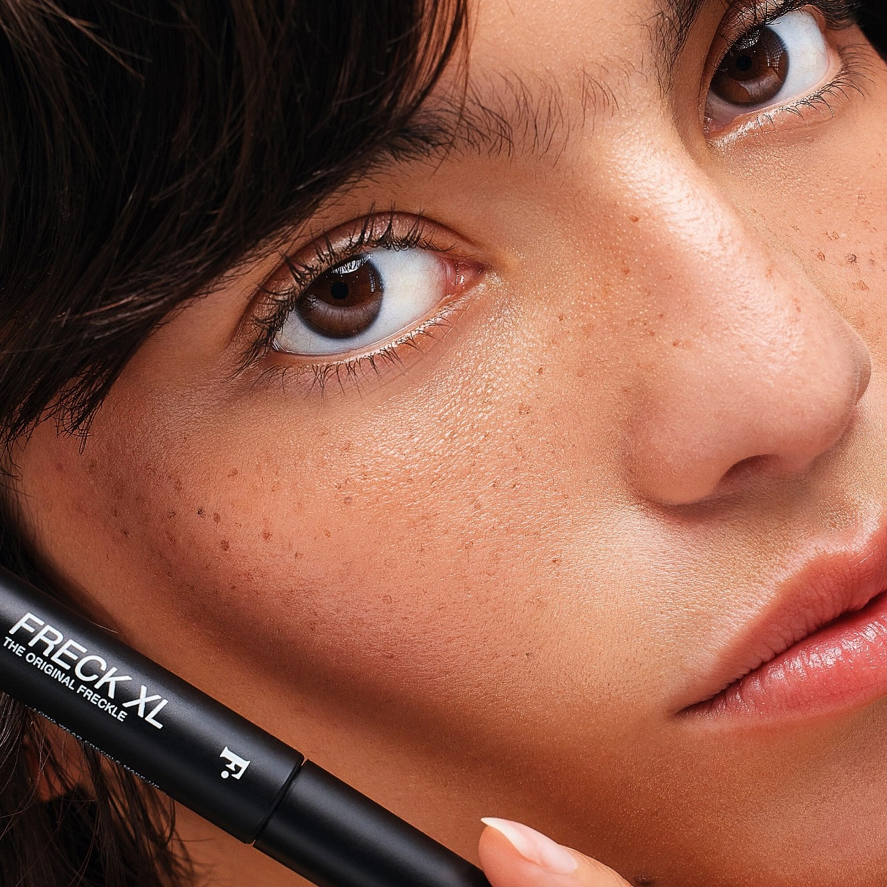 Freck Beauty Freck The Original Freckle XL - Light-Medium Vegan Natural Finish - Image 2