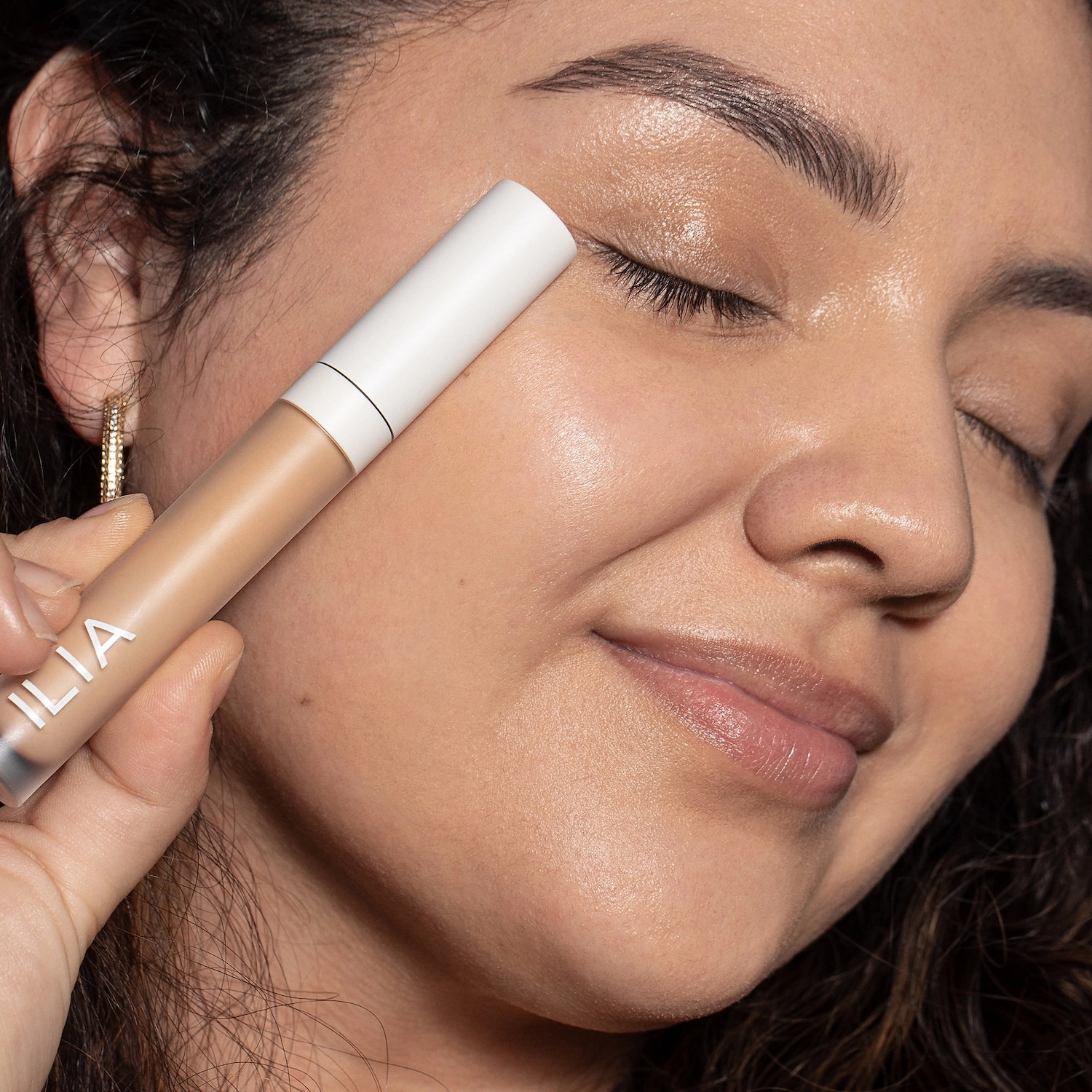 ILIA True Skin Serum Concealer with Vitamin C in Wasabi SC2.75 - Medium with Golden Olive Undertones - Image 2