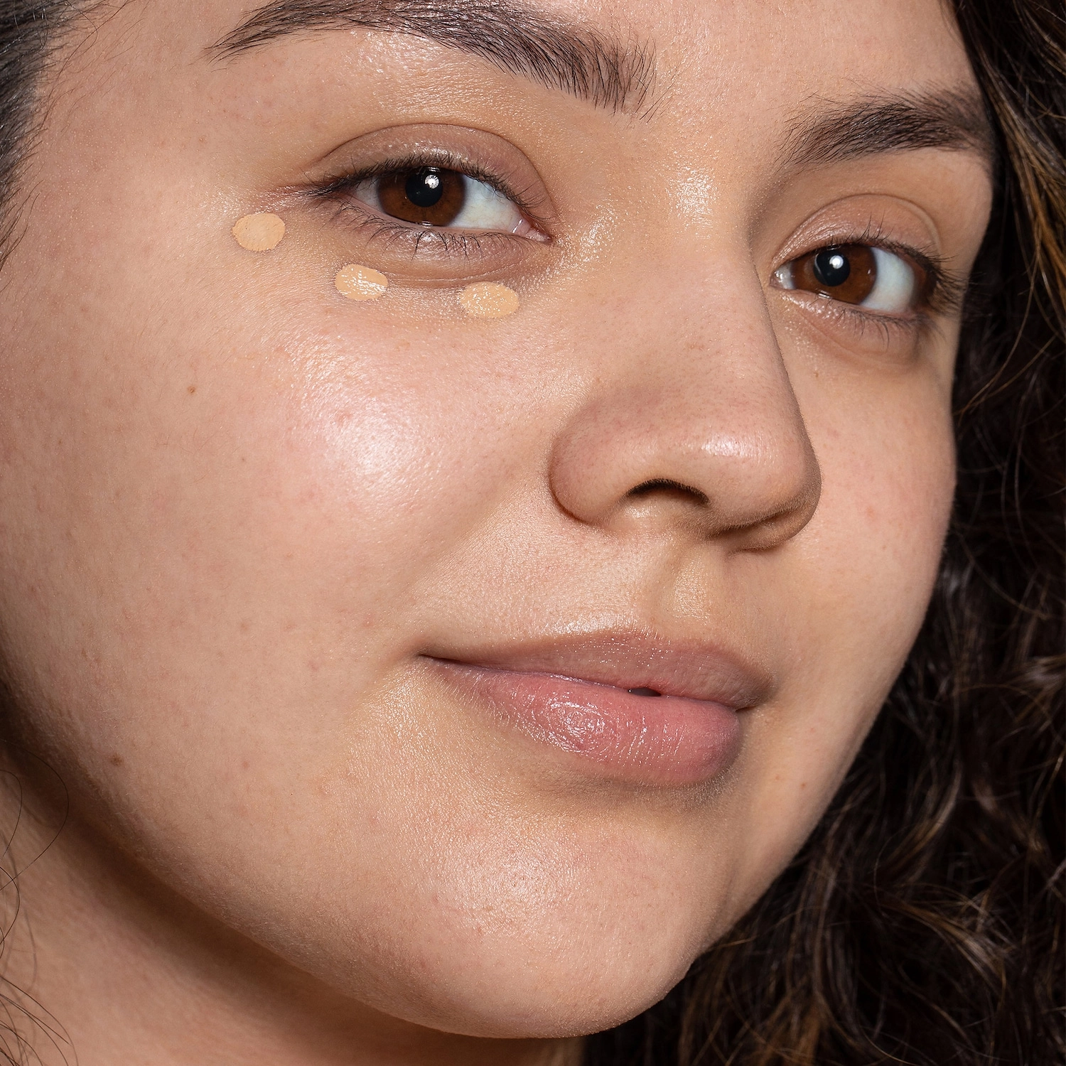 ILIA True Skin Serum Concealer with Vitamin C in Wasabi SC2.75 - Medium with Golden Olive Undertones - Image 3