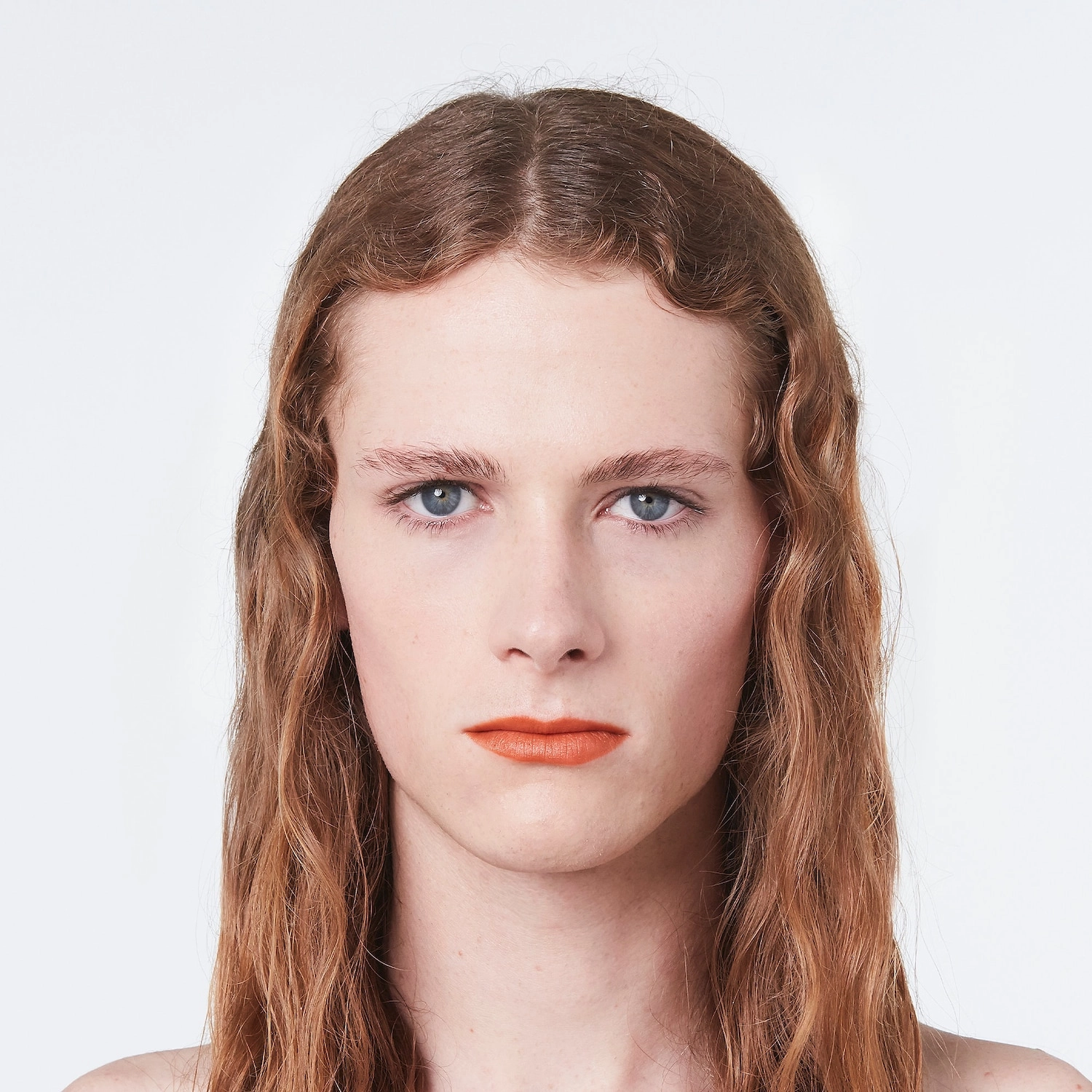 Gucci Long Lasting Bold Lip Liner in Miel - Camel Color - Image 3