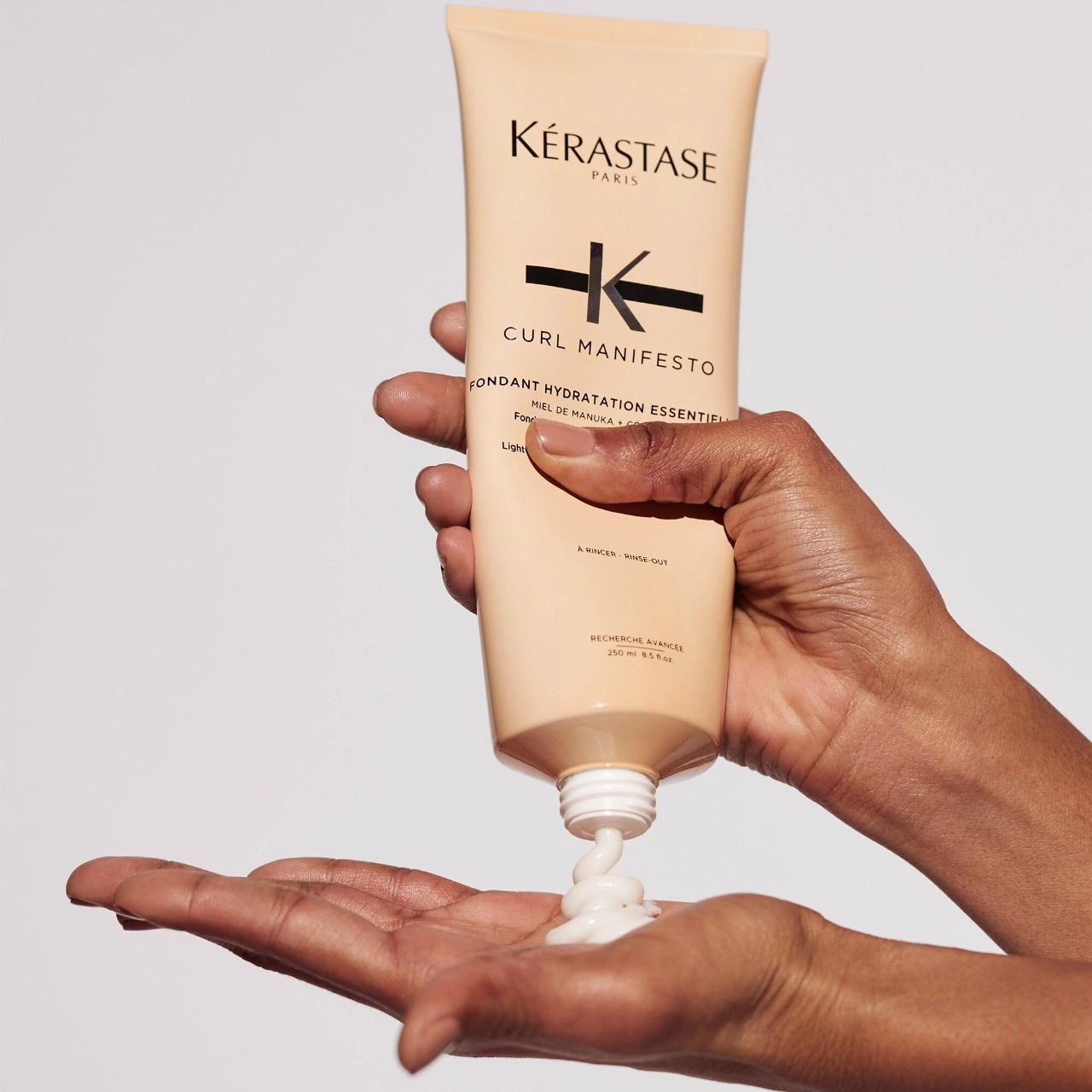 Kérastase Curl Manifesto Lightweight Conditioner for Curly Hair 8.5 oz/250 mL - Image 5