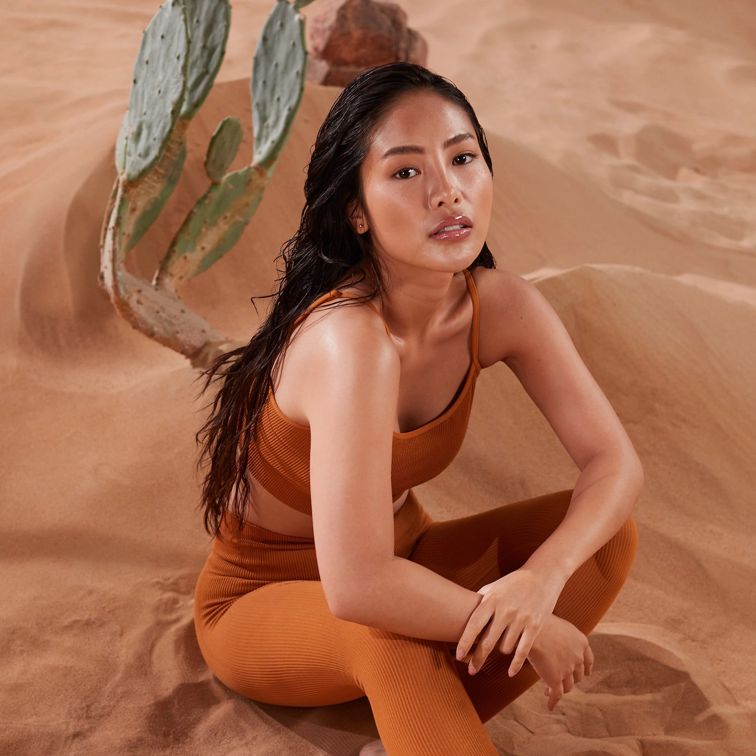 HUDA BEAUTY GloWish Multidew Vegan Skin Tint Foundation - 01 Fair, Light Coverage, Radiant Finish - Image 2