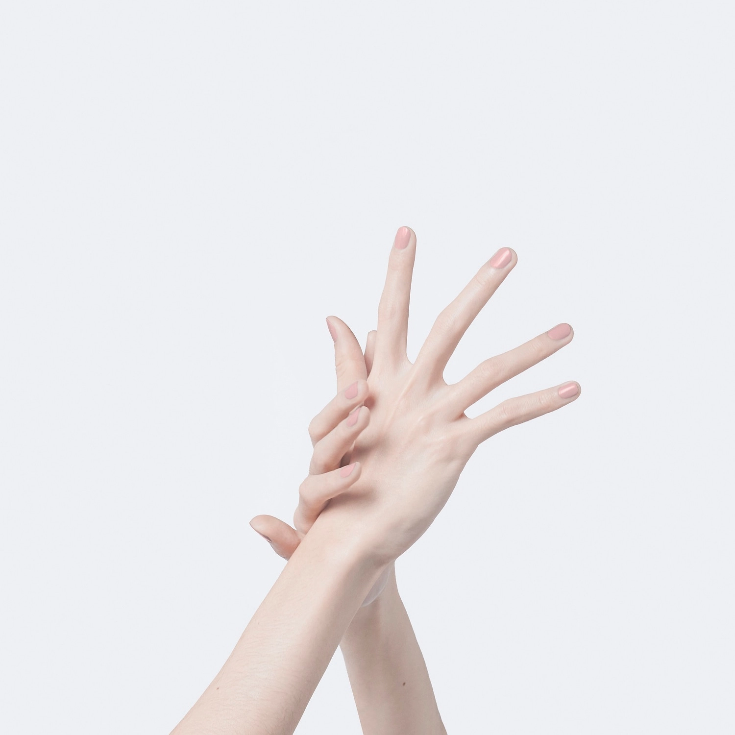 Gucci Glossy Nail Polish Color 413 Ellen Blush - Image 2