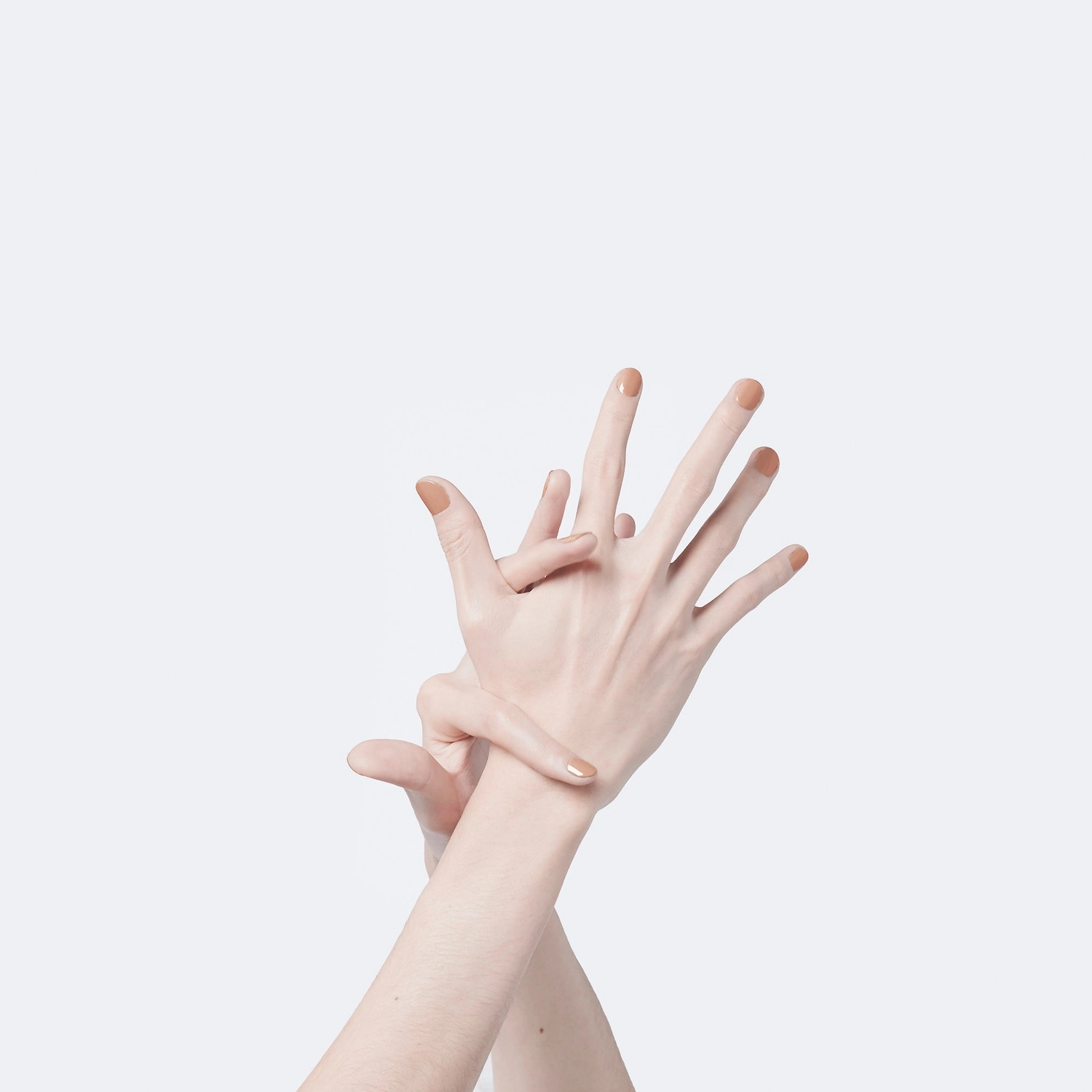 Gucci Glossy Nail Polish Color: 212 Annabel Rose - Image 3