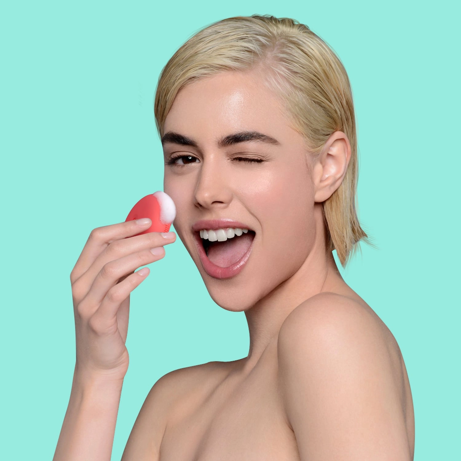 FOREO LUNA™ Play Plus 2 Sonic Facial Brush - Peach Of Cake - Image 2