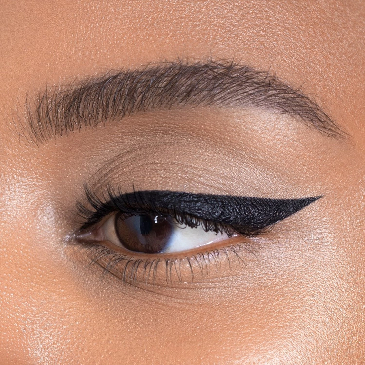 Natasha Denona Macro Blade Liquid Eyeliner - Black Matte Vegan - Image 2