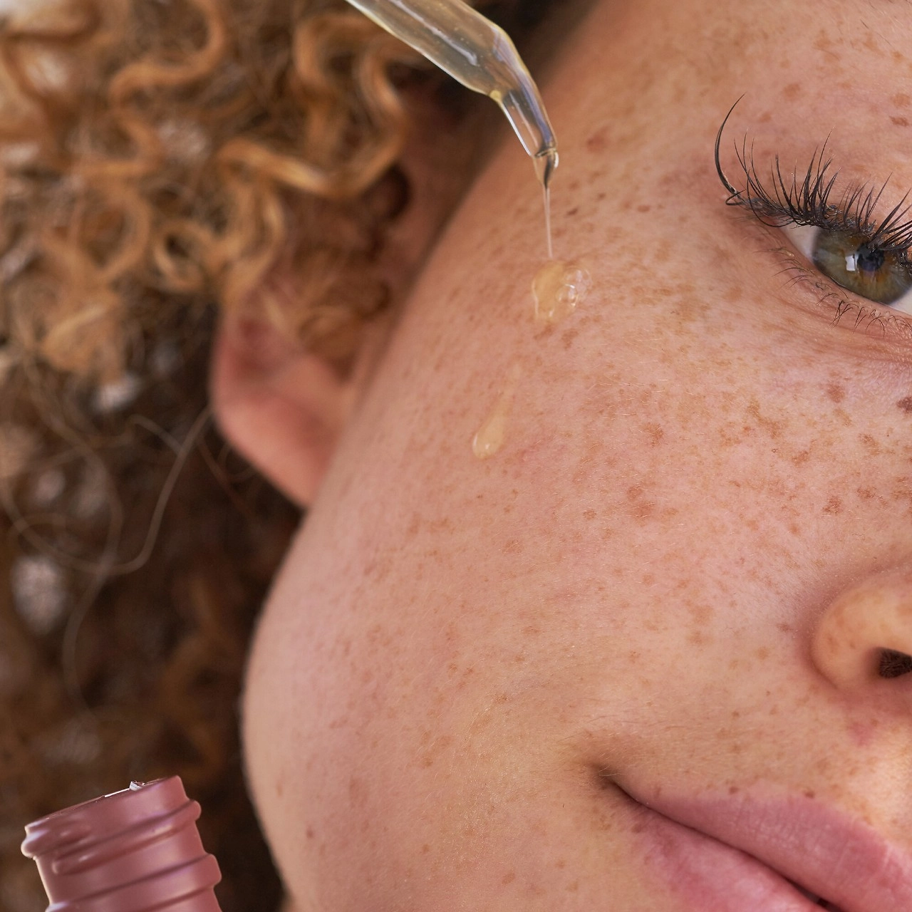 Dr. Dennis Gross Skincare Advanced Retinol + Ferulic Texture Renewal Serum 1 oz/30 mL - Image 6