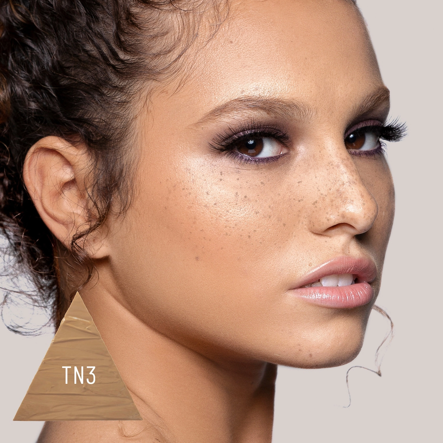 LYS Beauty Triple Fix Brightening Concealer Color: TN3 - Oak Tan Skin with Neutral Undertones - Image 2