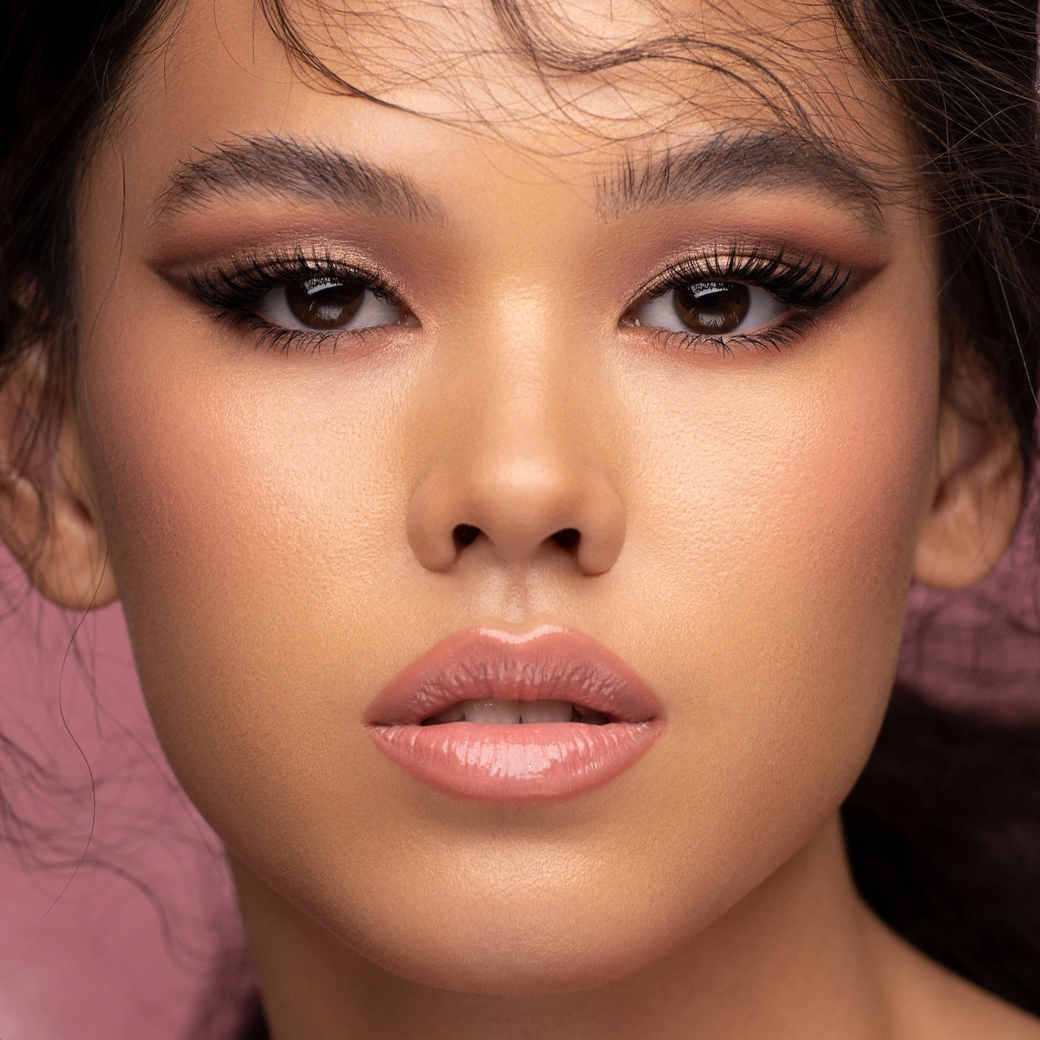 Natasha Denona I Need A Rose Lipgloss Color: Peony - Pink Vegan - Image 5