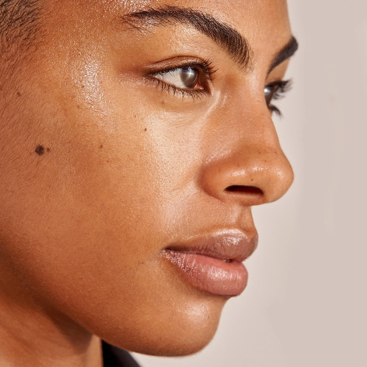 MERIT Great Skin Instant Glow Serum with Niacinamide and Hyaluronic Acid 1.69 oz / 50 ml - Image 9