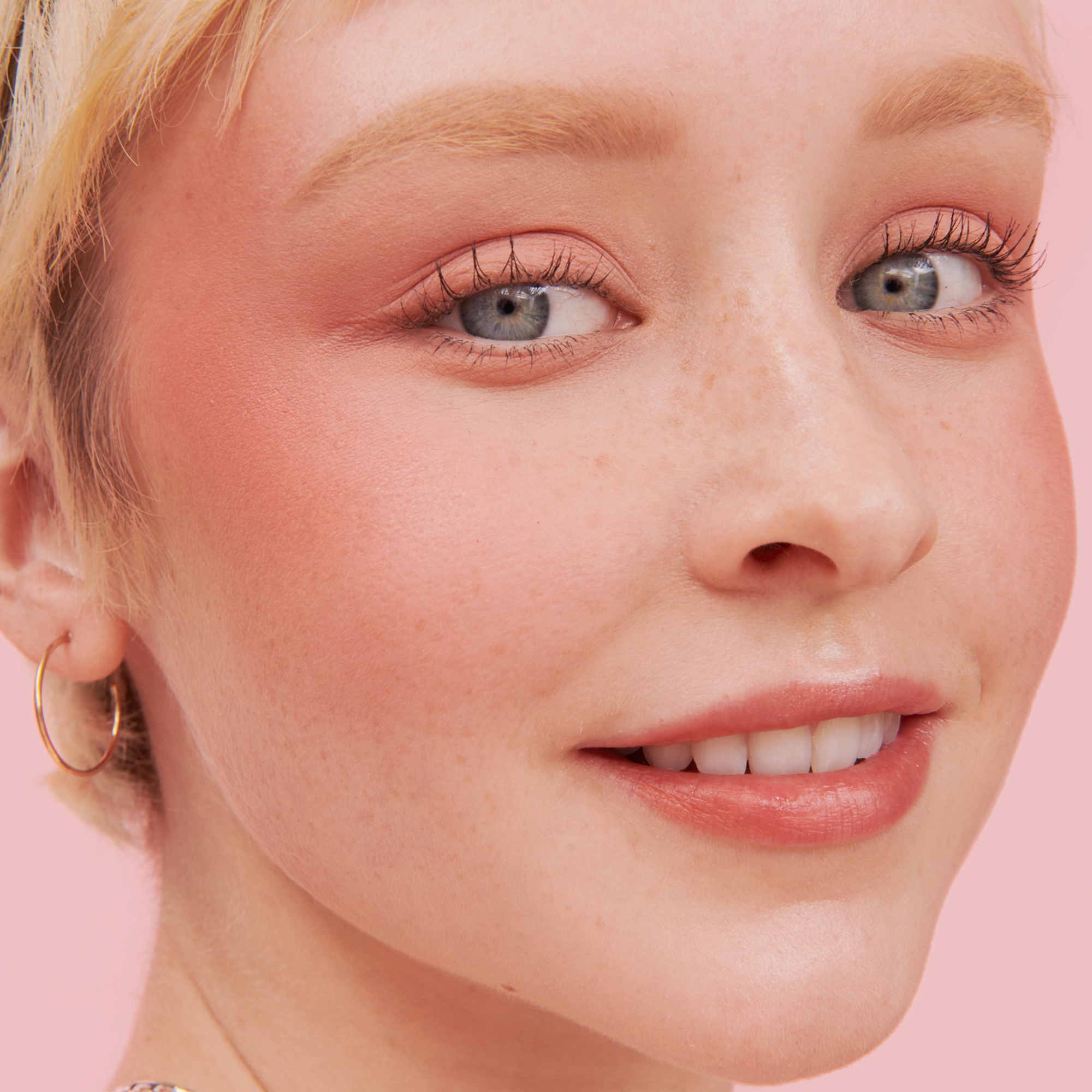 Benefit Cosmetics WANDERful World Silky-Soft Powder Blush - Shellie - Image 4