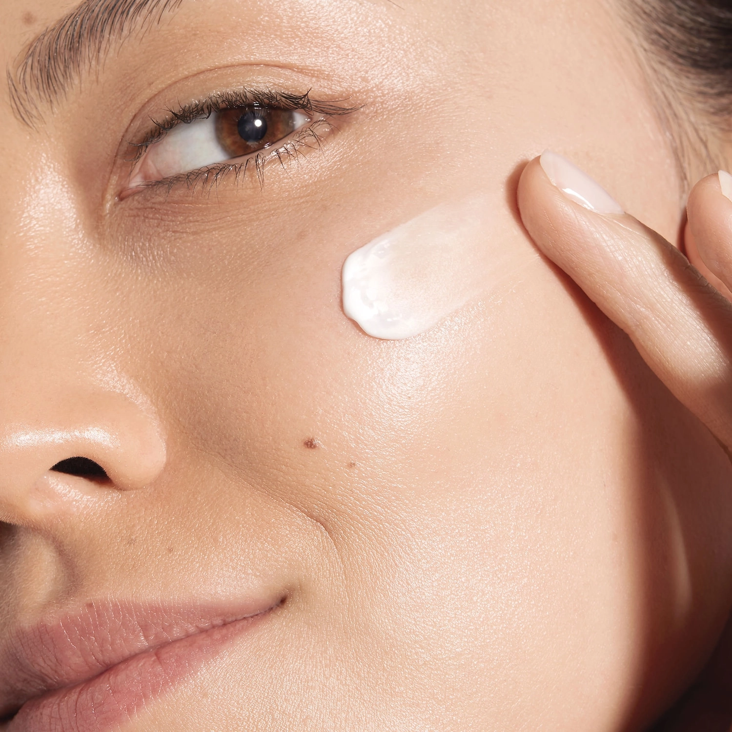 Lancôme UV Expert Aquagel Defense Sunscreen SPF 50 - All-in-One Primer & Moisturizer - Image 3