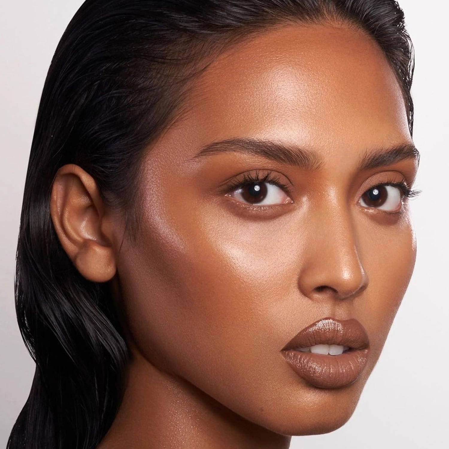 Danessa Myricks Beauty Dew Wet Hydrating and Highlighting Balm Color: Hot Water - Bronze Shimmer Vegan - Image 4