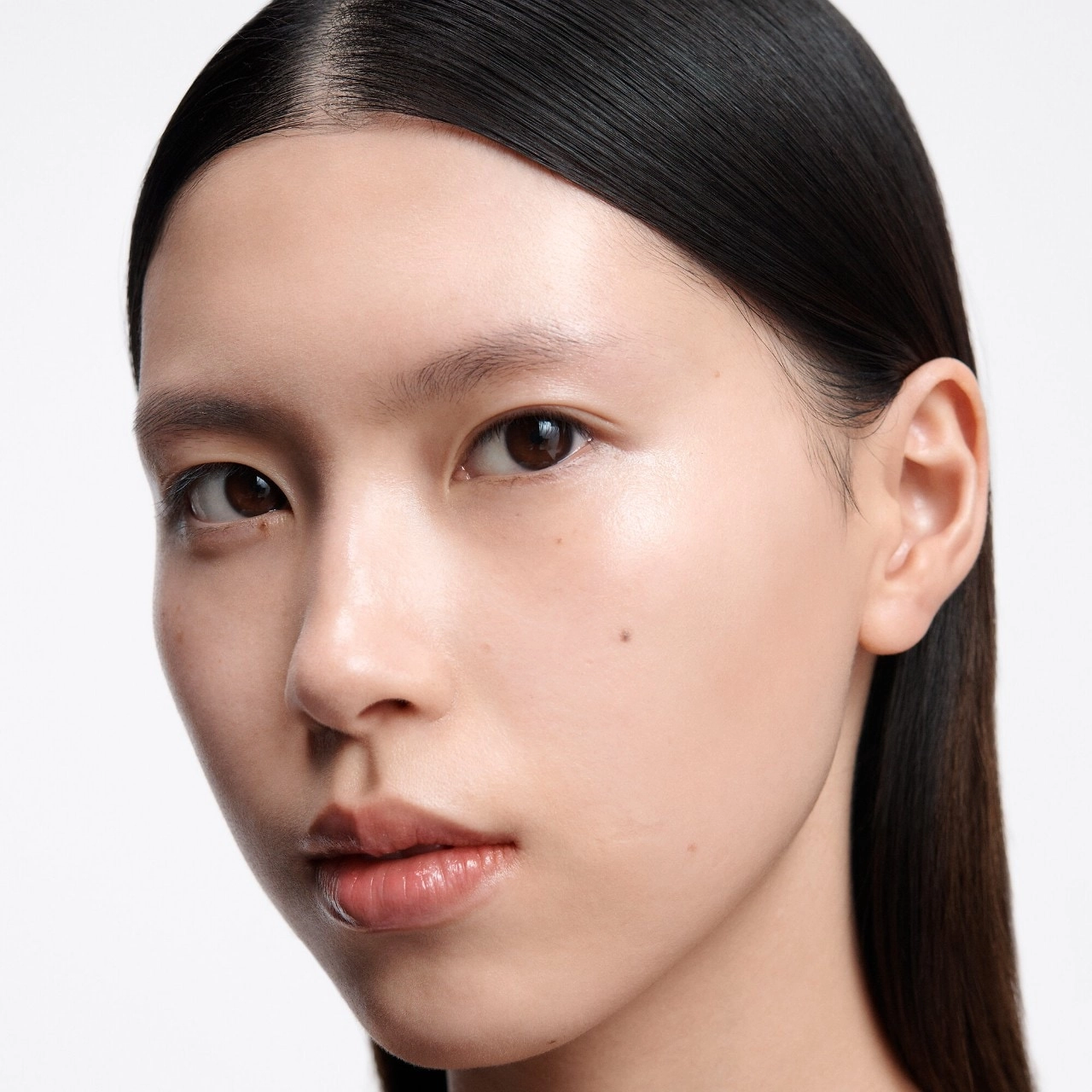 ROSE INC Skin Enhance Non-Comedogenic Skin Tint Serum Foundation Color: 10 - Fair Skin Tone/Cool Pink Undertone - Image 3