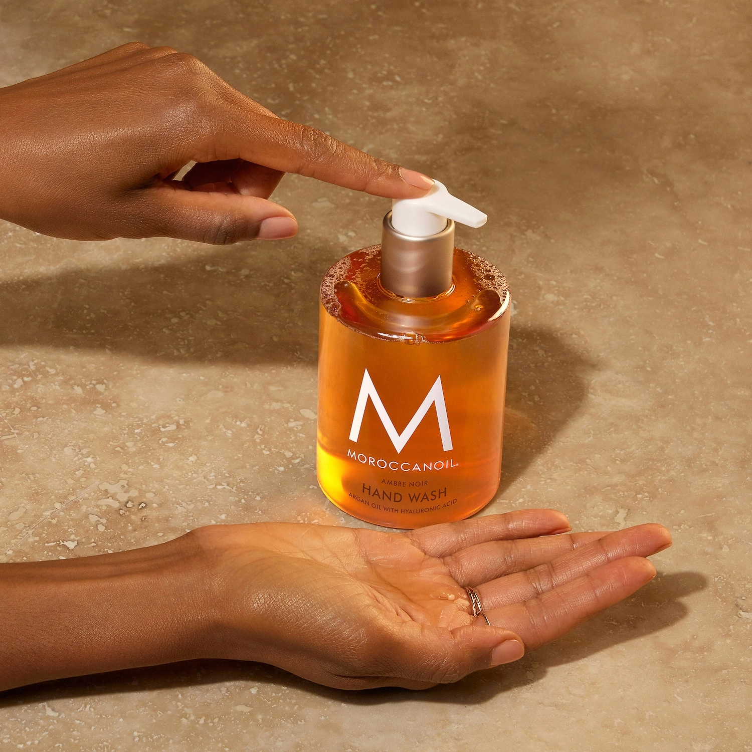Moroccanoil Hand Wash Ambre Noir Hyaluronic Acid - Dryness, Paraben-Free - Image 4