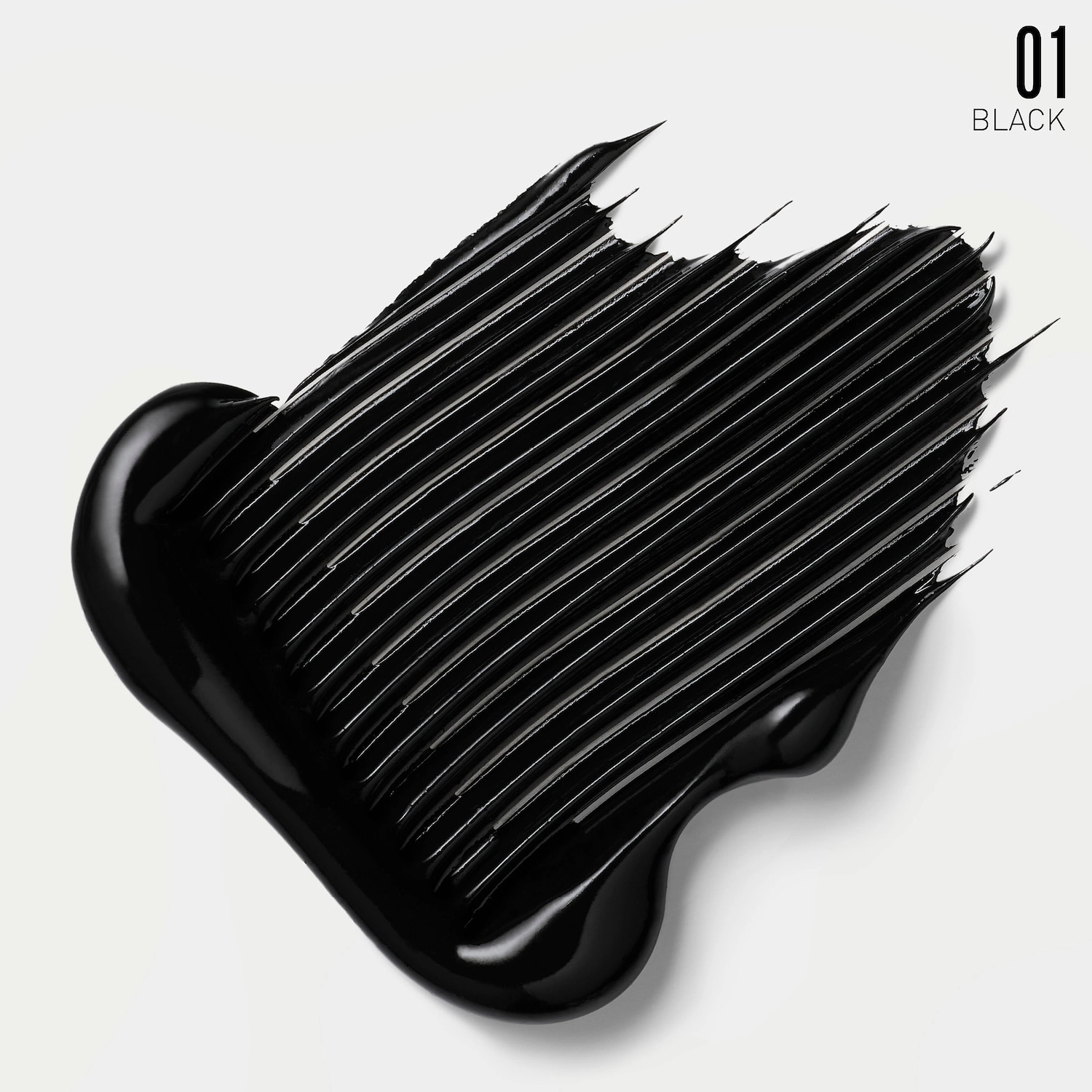 Valentino Magnificent Smudgeproof Volumizing Mascara - Image 4