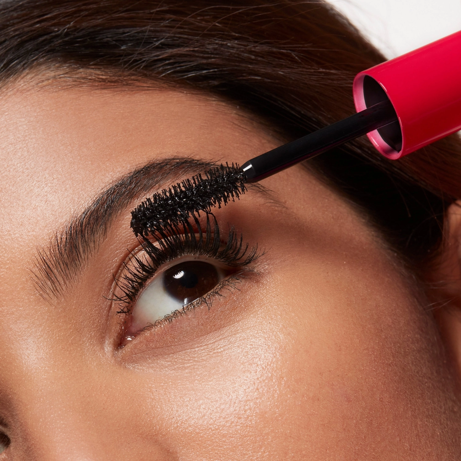 Valentino Magnificent Smudgeproof Volumizing Mascara - Image 6