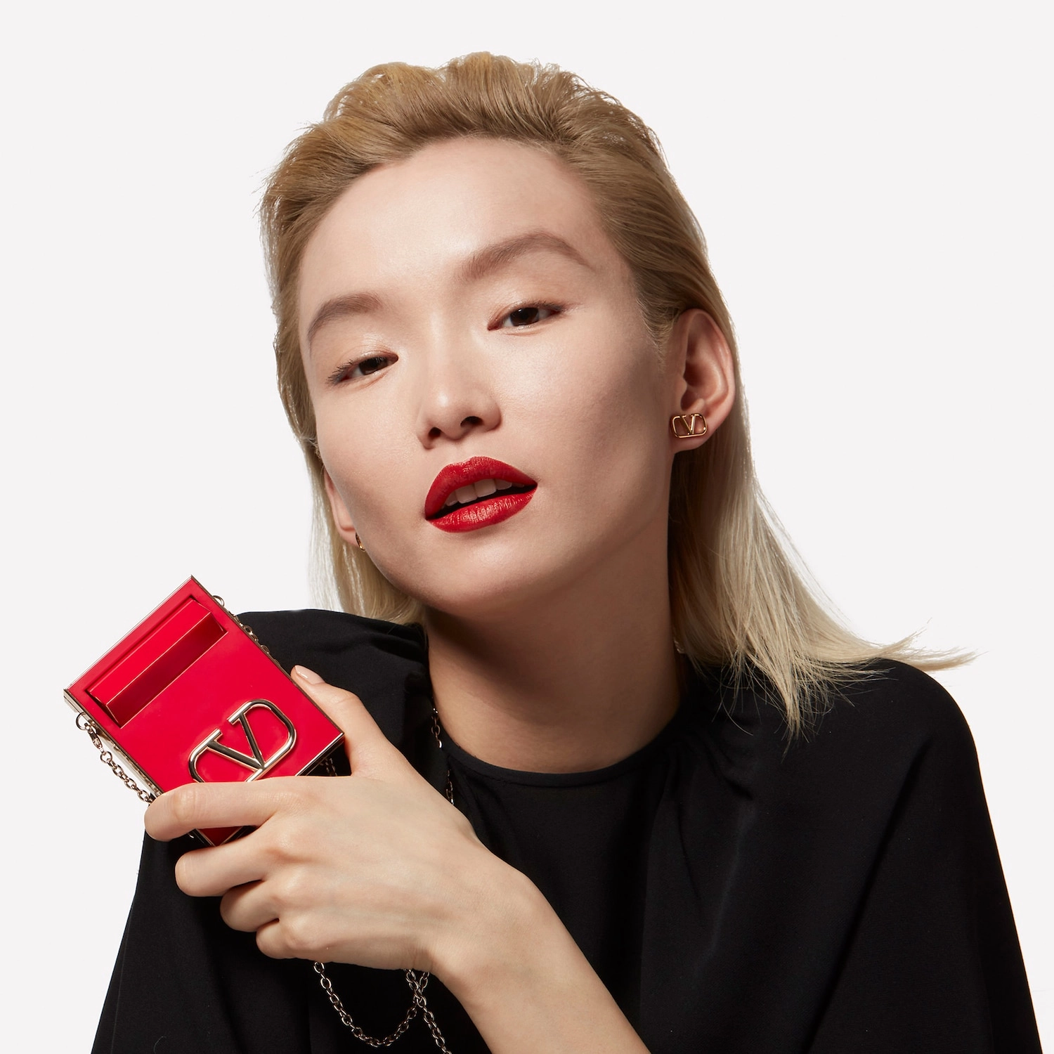 Valentino Go-Clutch Refillable Radiant Setting Powder Color: 01 Very Light Finishing Powder - Image 5